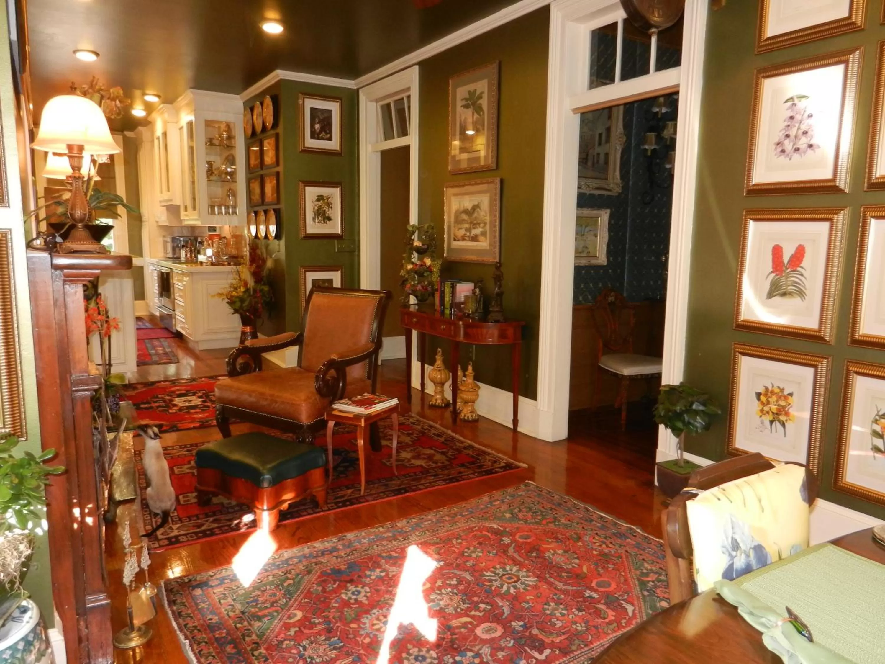 Property building in 22 Charlotte