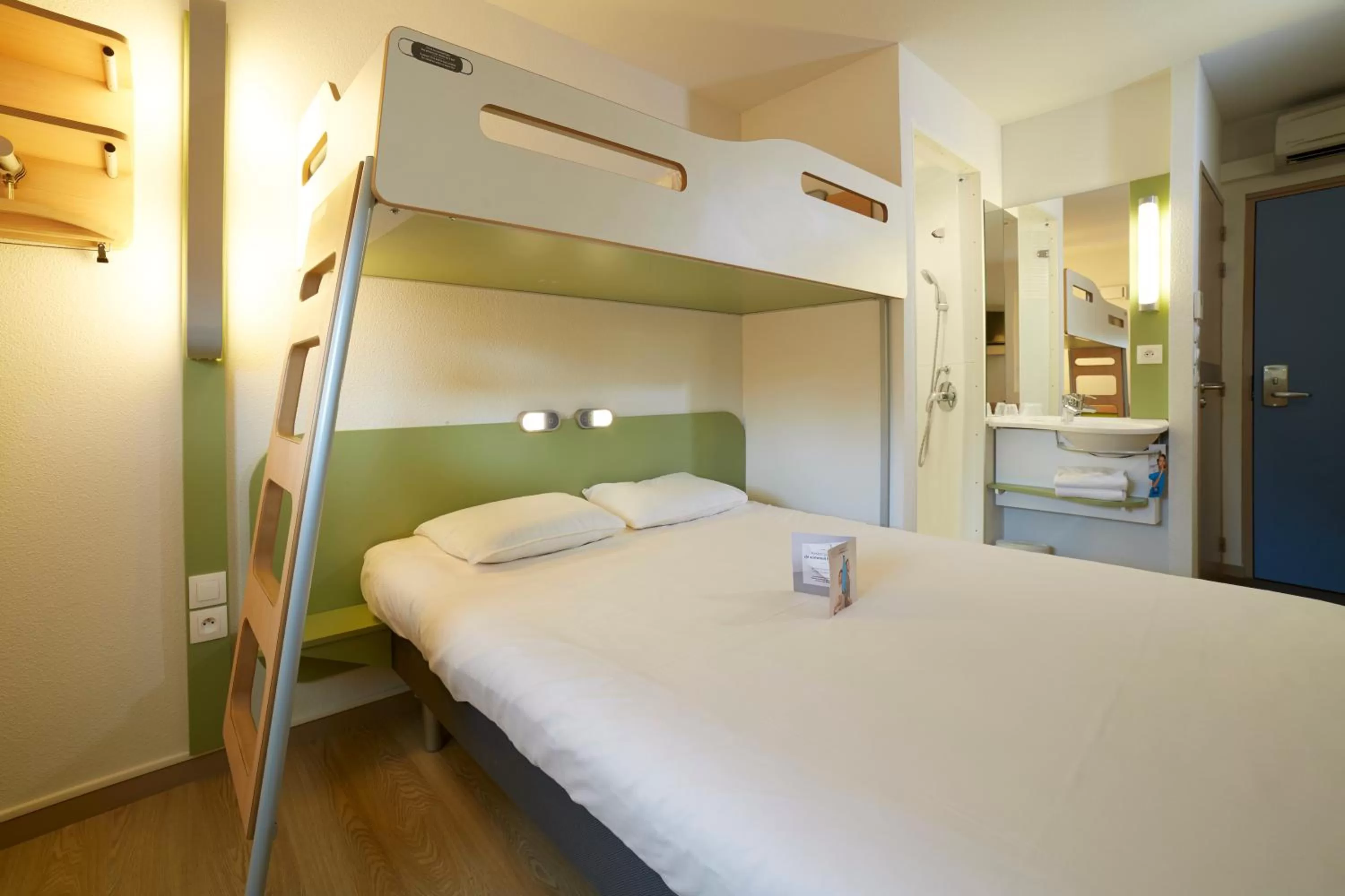Bedroom, Bed in Ibis Budget Chalon Sur Saone Nord