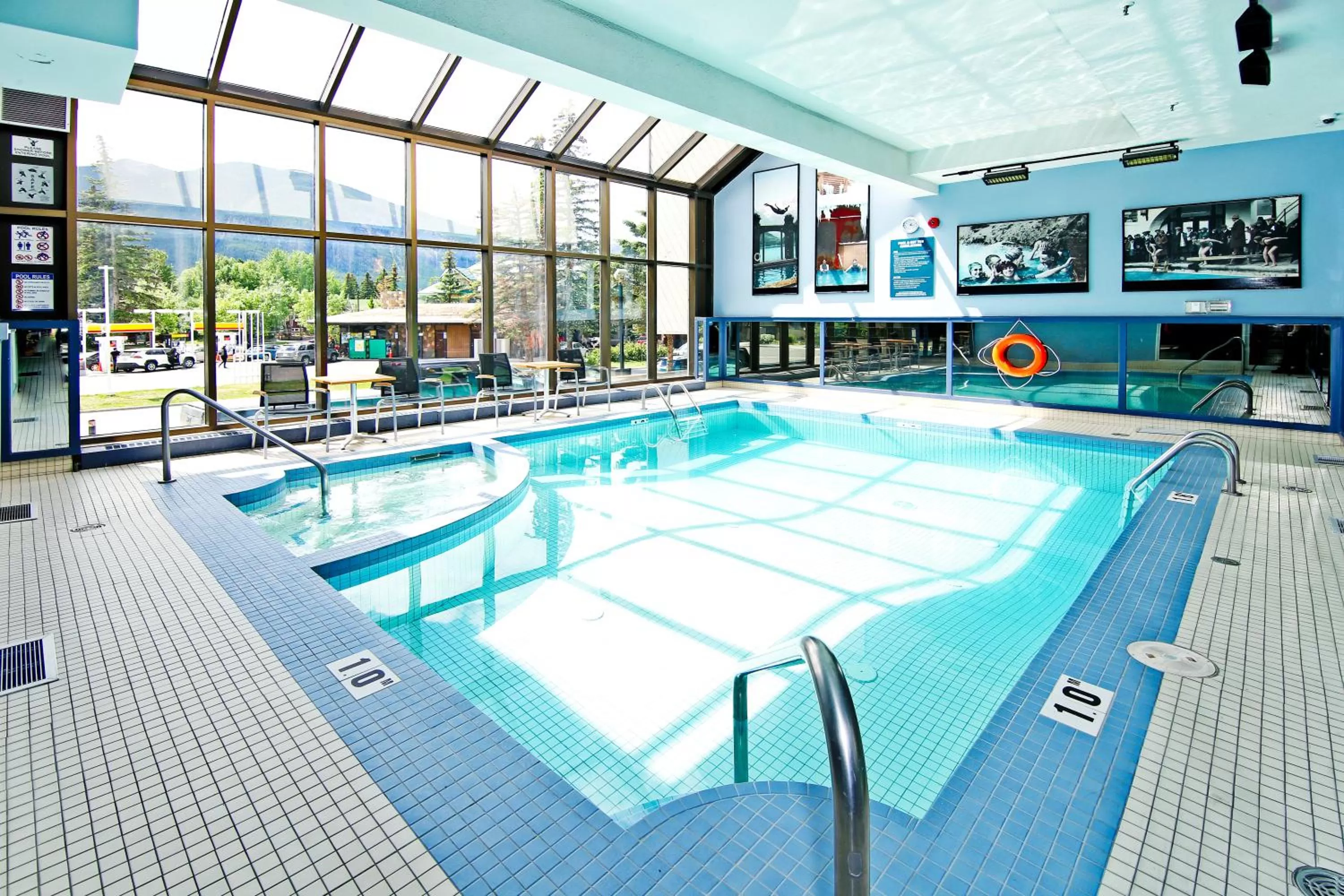 Swimming pool in Best Western Plus Banff International Lodge