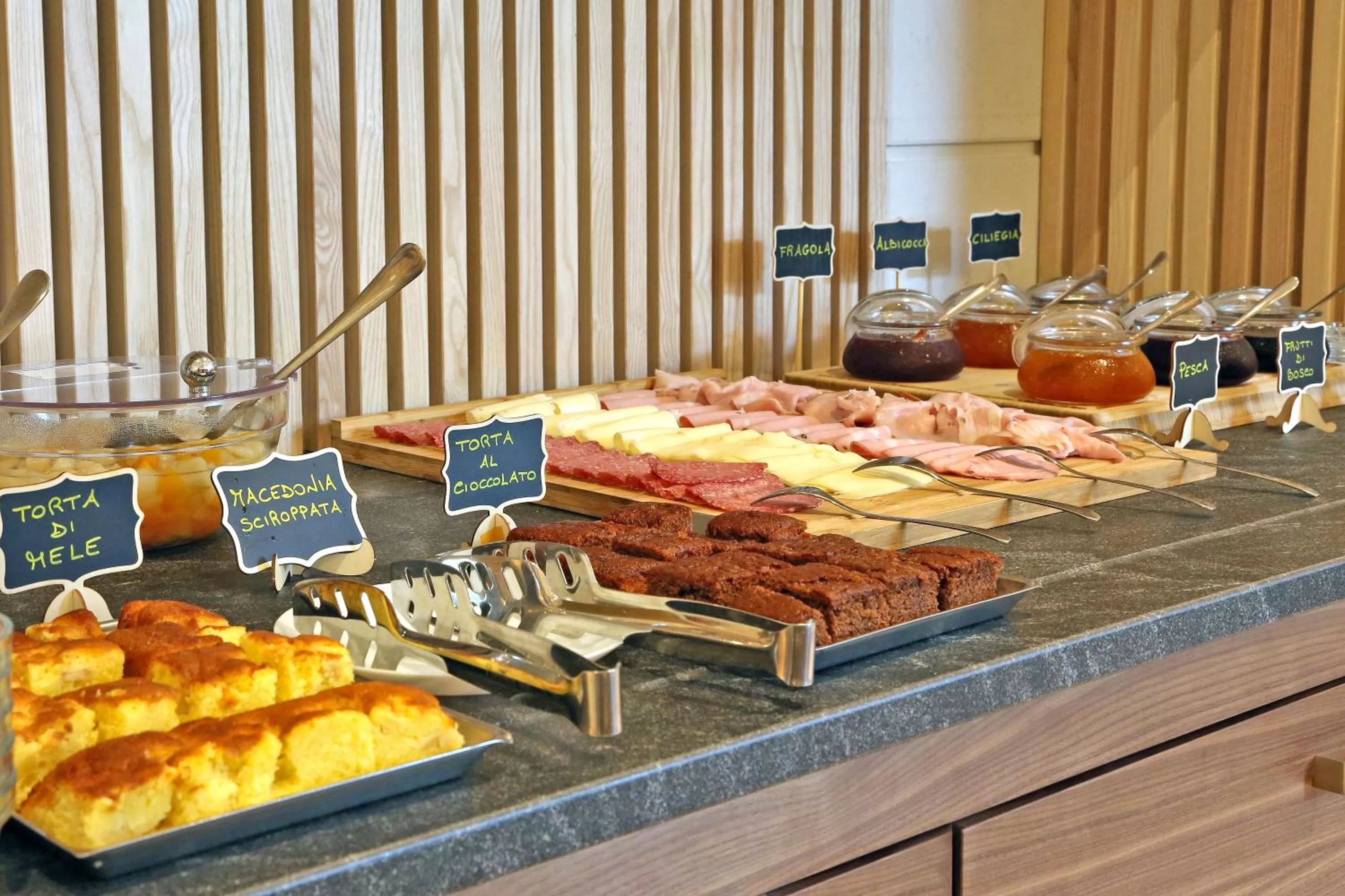 Restaurant/places to eat in Hotel Garden