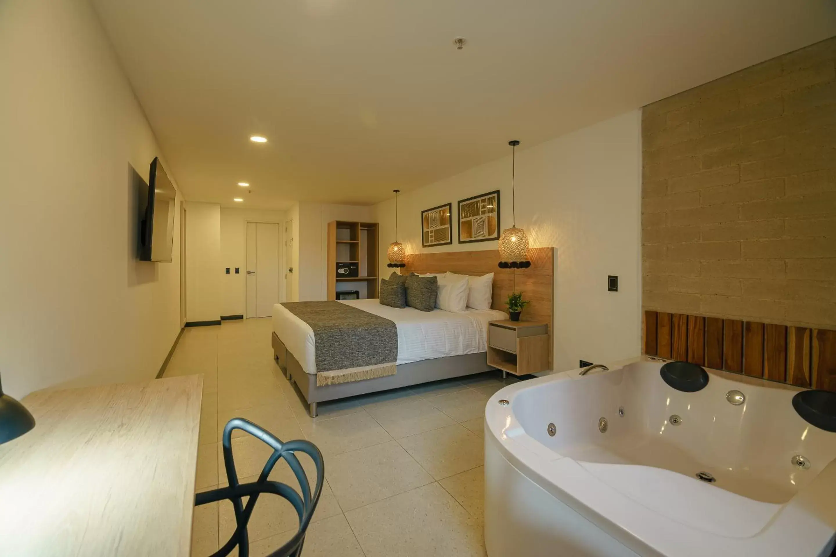 Queen Room with Spa Bath in First Class Hotel Queen Room with Spa Bath in First Class Hotel