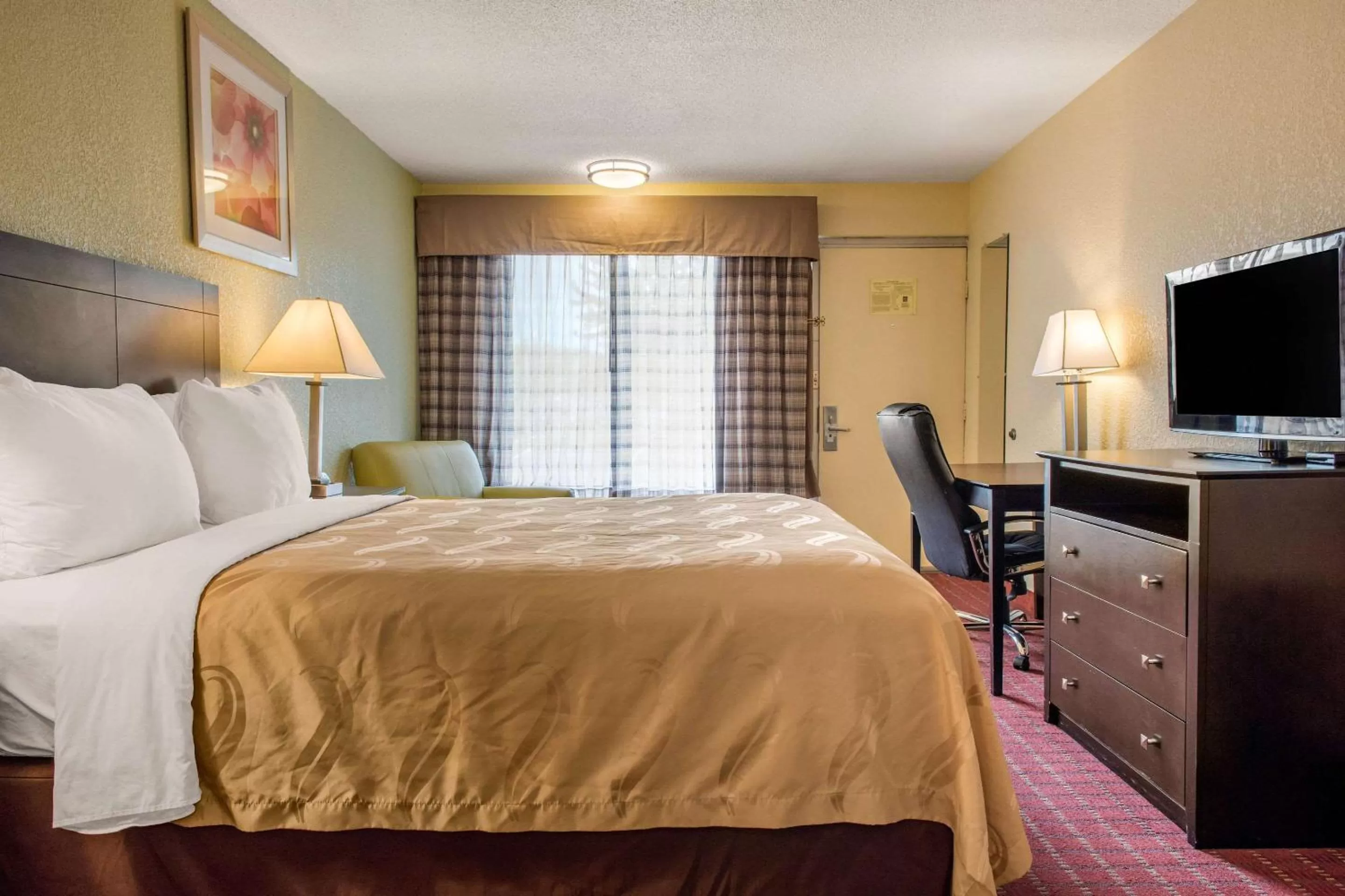 Photo of the whole room, Bed in Quality Inn Huntingburg - Jasper