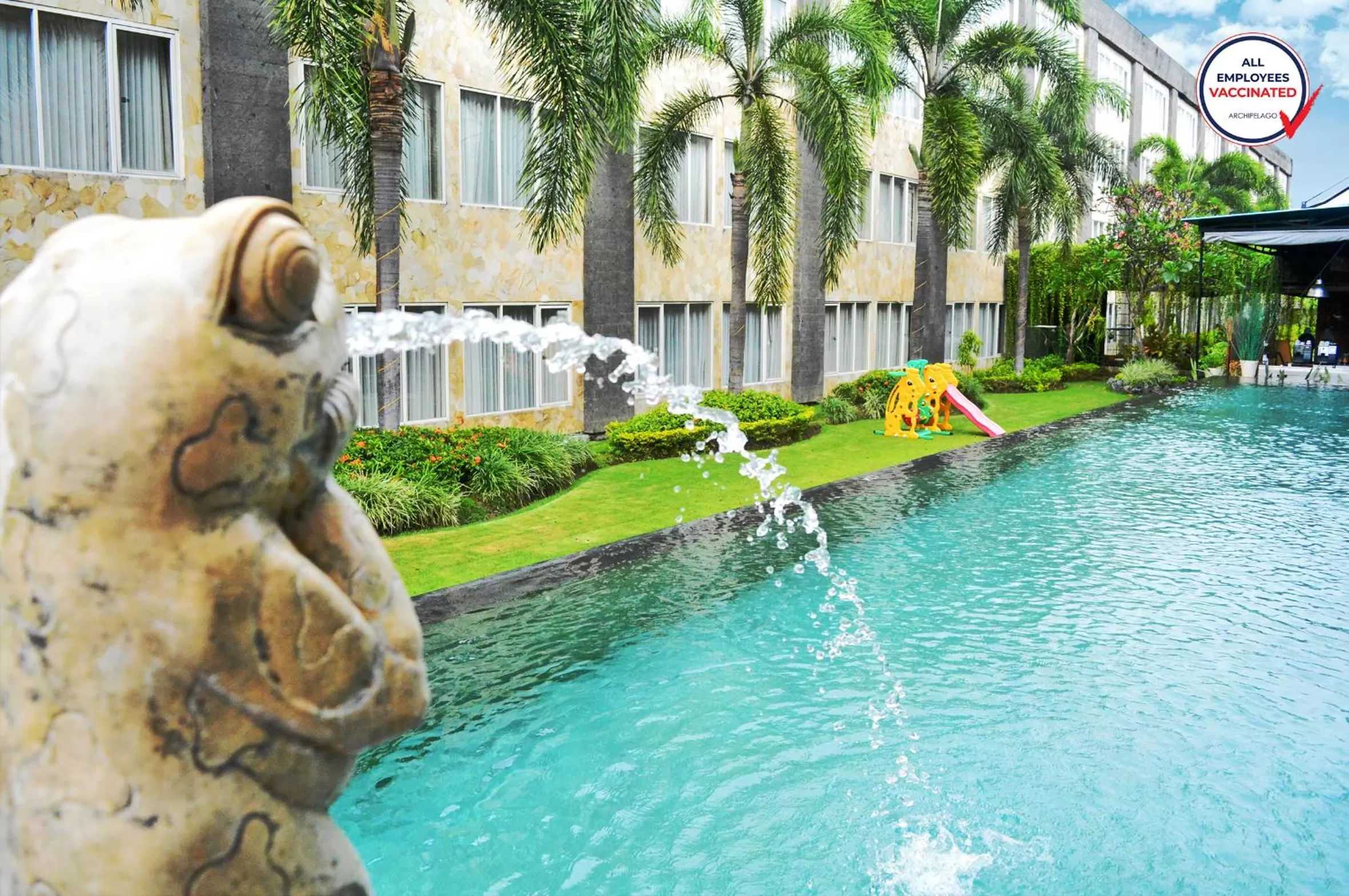 Swimming pool in Aston Denpasar Hotel & Convention