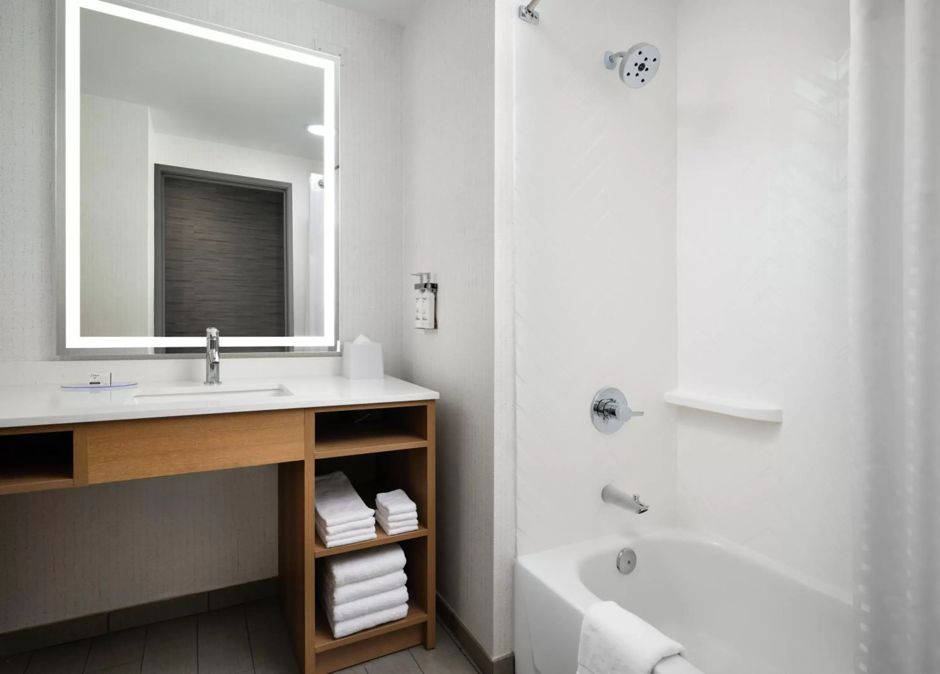 One-Bedroom King Suite with Sofa Bed in Holiday Inn - Cincinnati - Liberty Way by IHG One-Bedroom King Suite with Sofa Bed in Holiday Inn - Cincinnati - Liberty Way by IHG