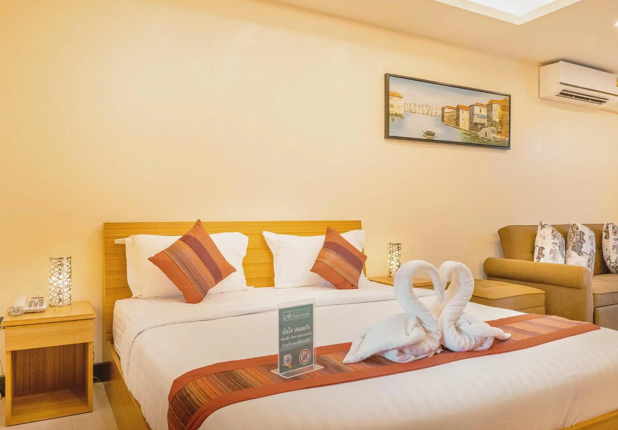 Seating area, Bed in AU Place Hotel