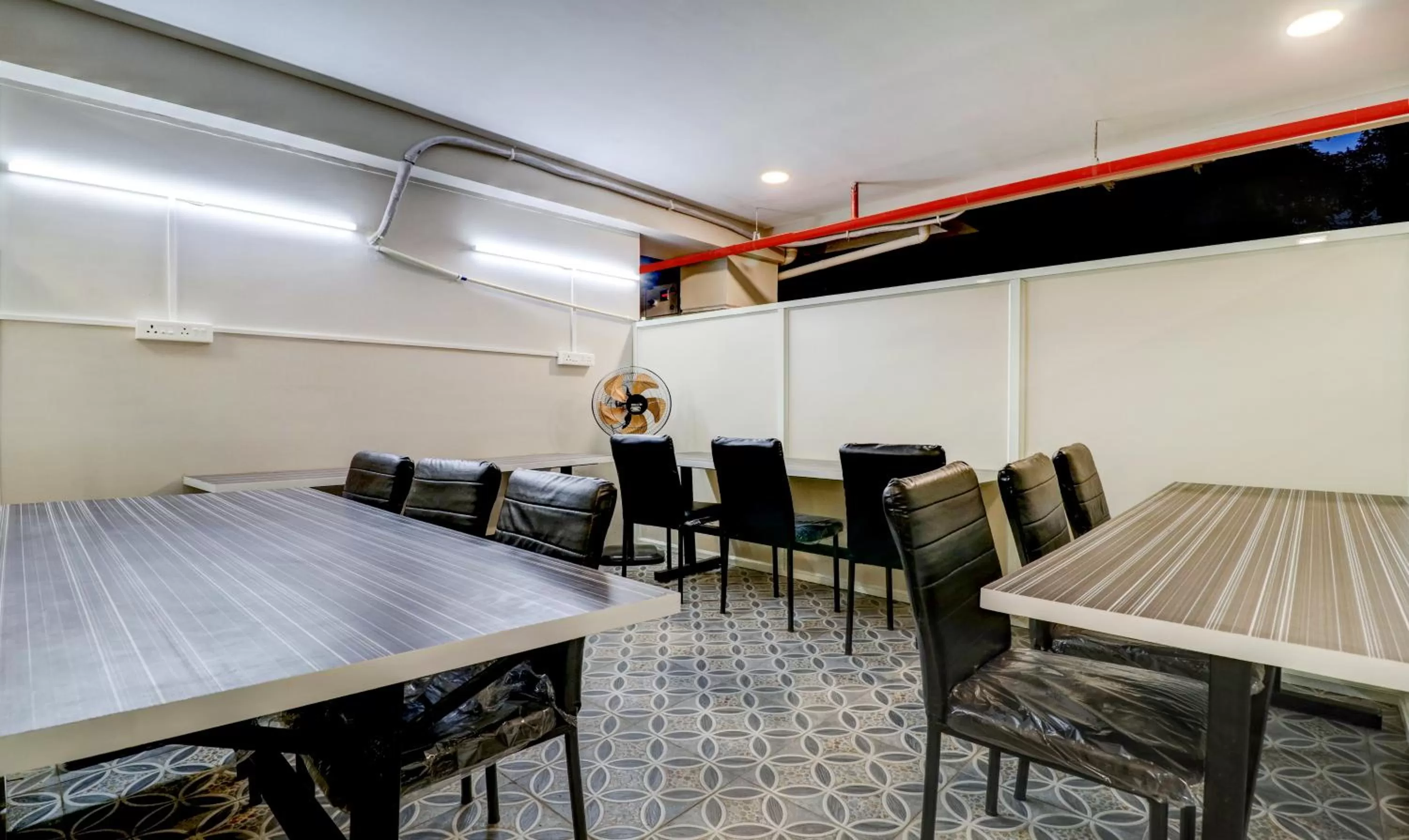 Restaurant/places to eat in Treebo Grand Milan