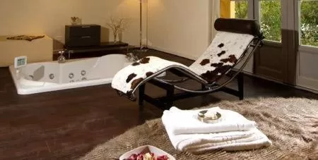 Bathroom in Joia Hotel & Luxury Apartments RTA