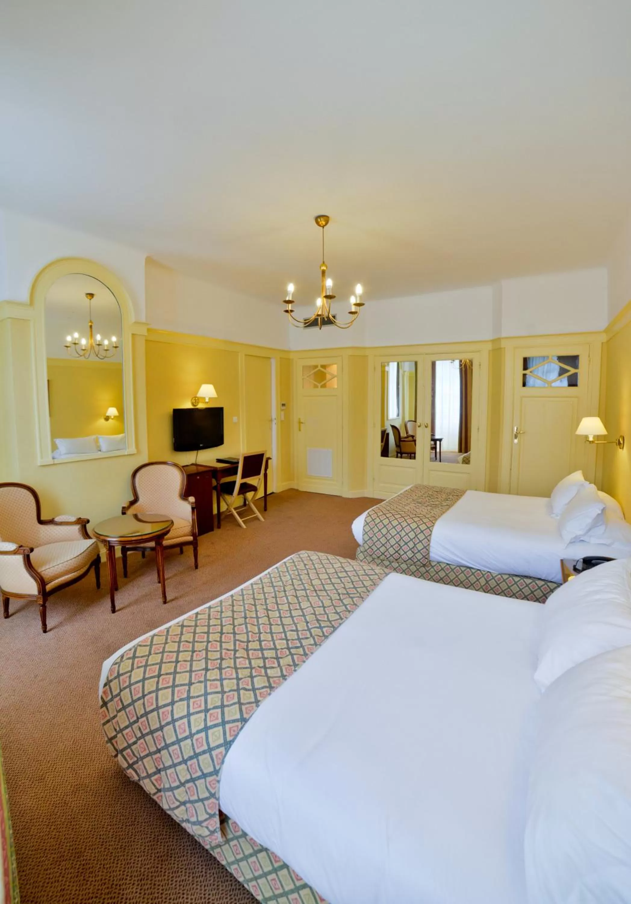 Photo of the whole room, Bed in Hôtel Mercure Bayonne Centre Le Grand Hotel