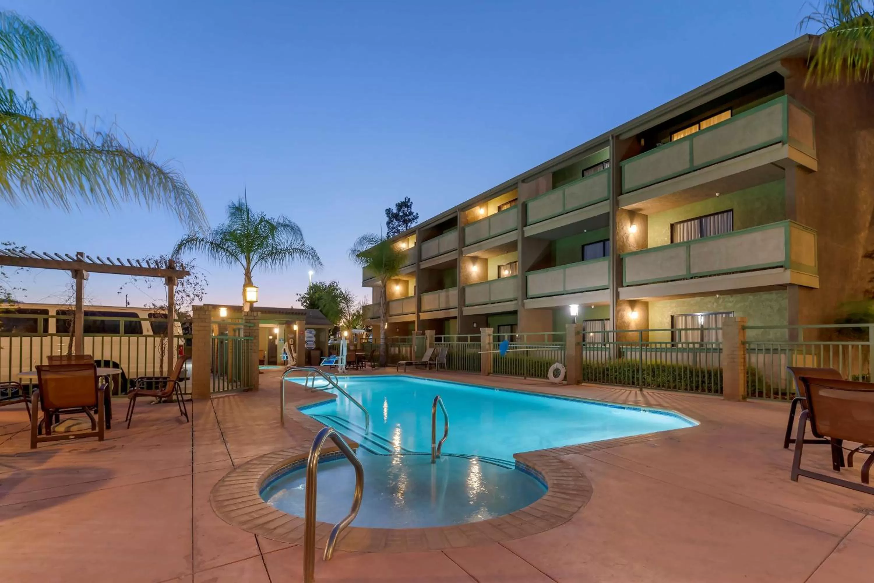 Pool view in Best Western Plus Forest Park Inn