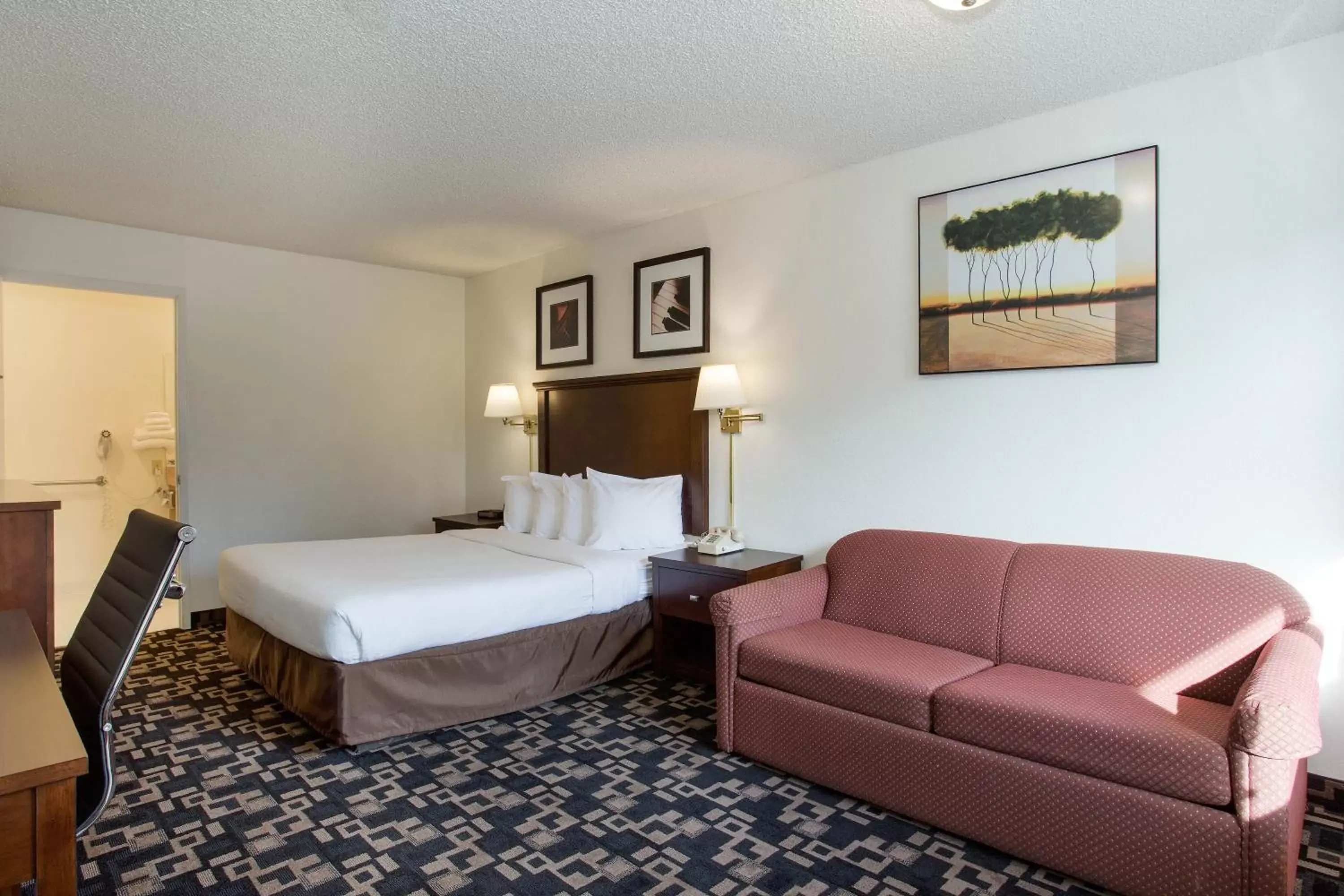 Queen Room - Disability Access/Non-Smoking in MorningGlory Inn & Suites Queen Room - Disability Access/Non-Smoking in MorningGlory Inn & Suites