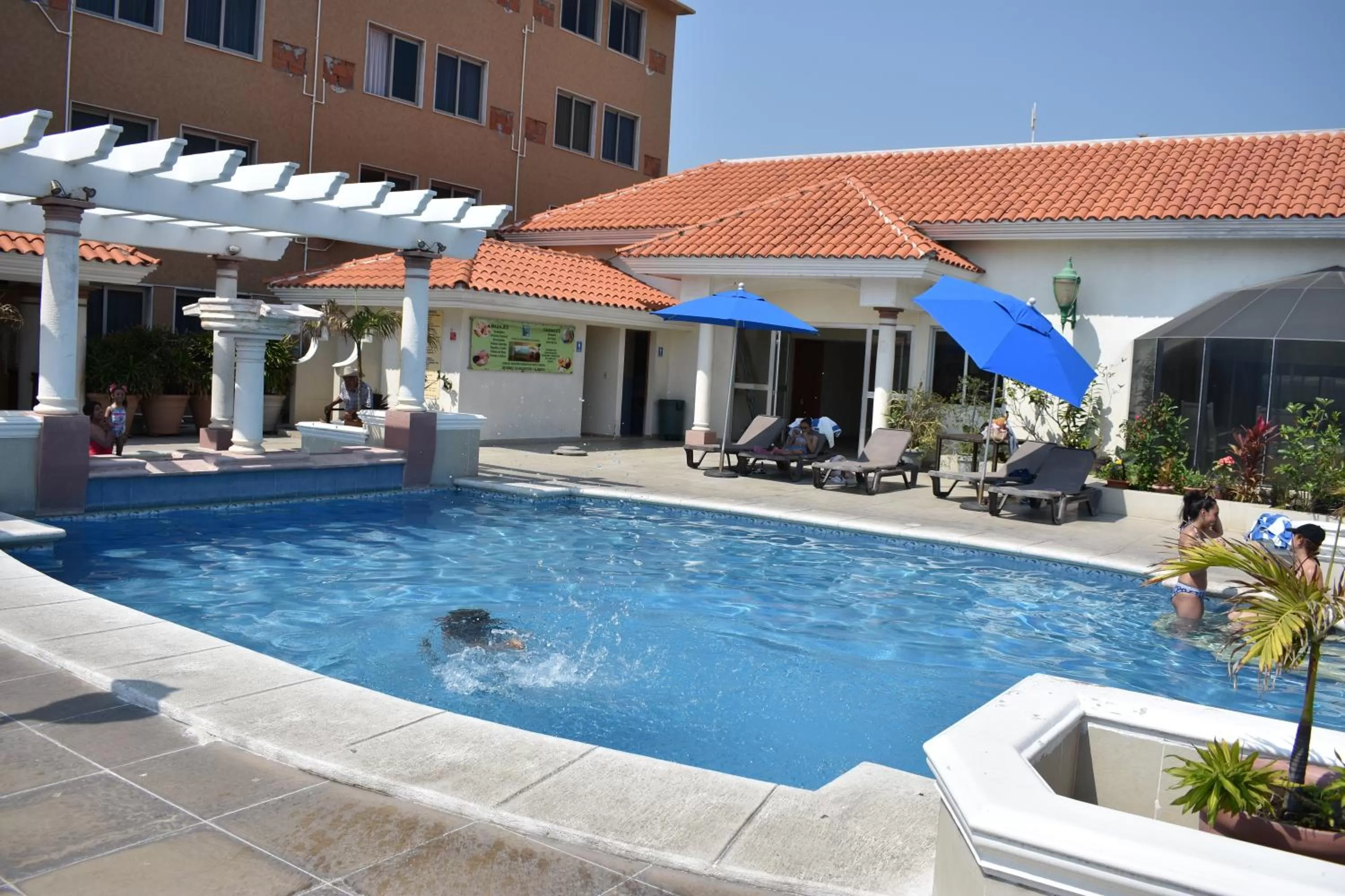 Swimming pool in Hotel Baluarte