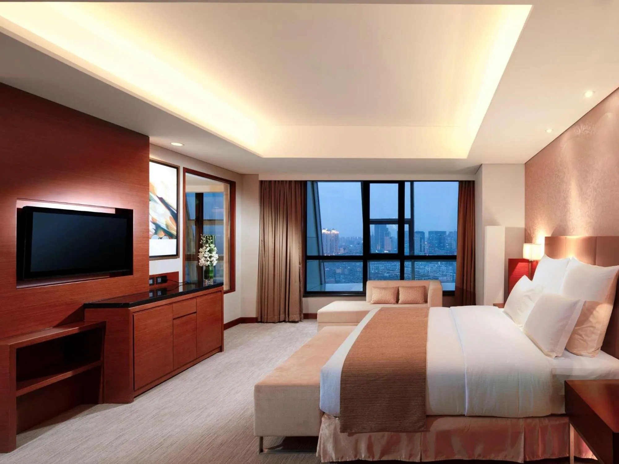 Bed in DoubleTree by Hilton Shenyang