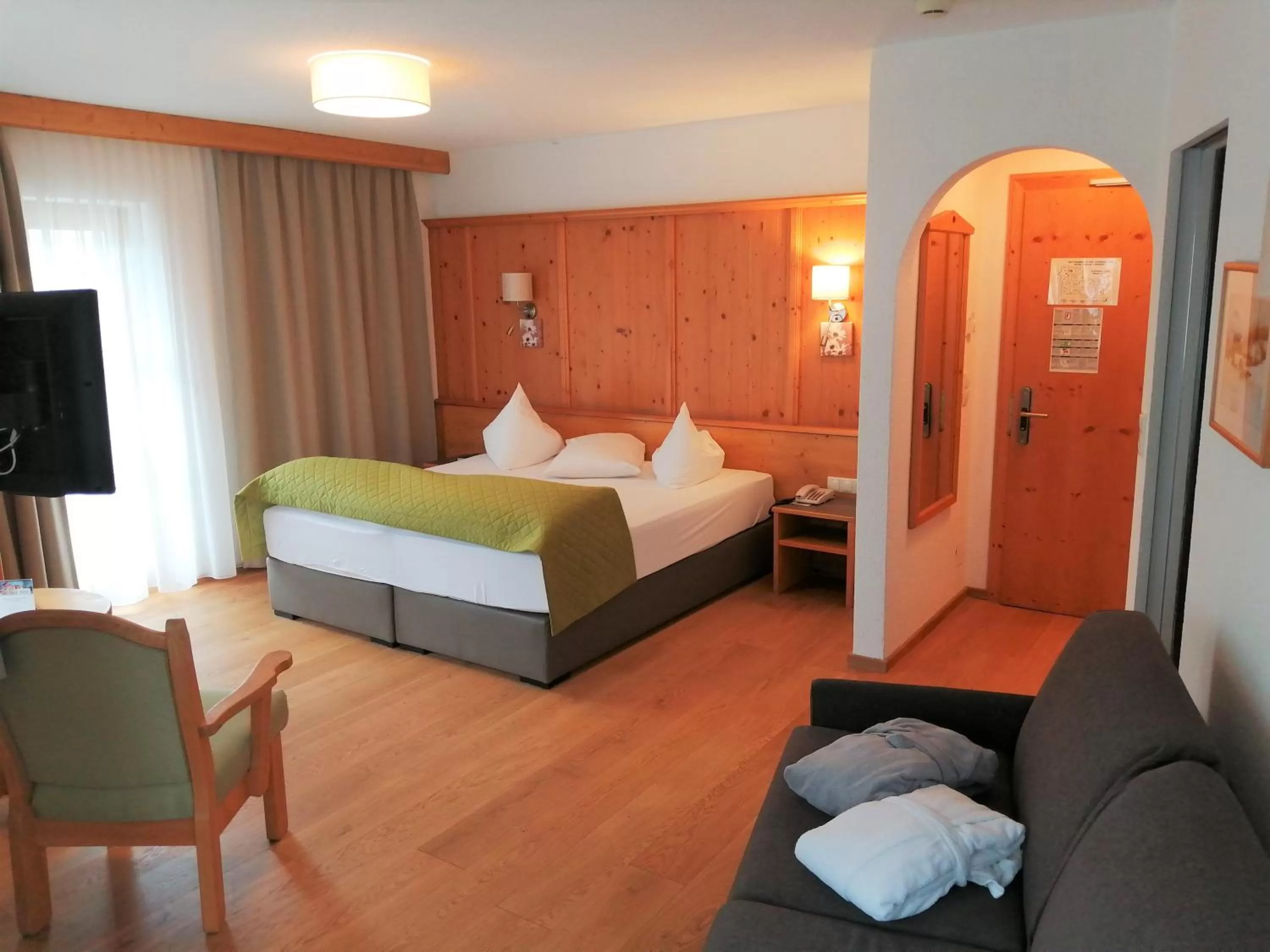 Photo of the whole room, Bed in Hotel Enzian