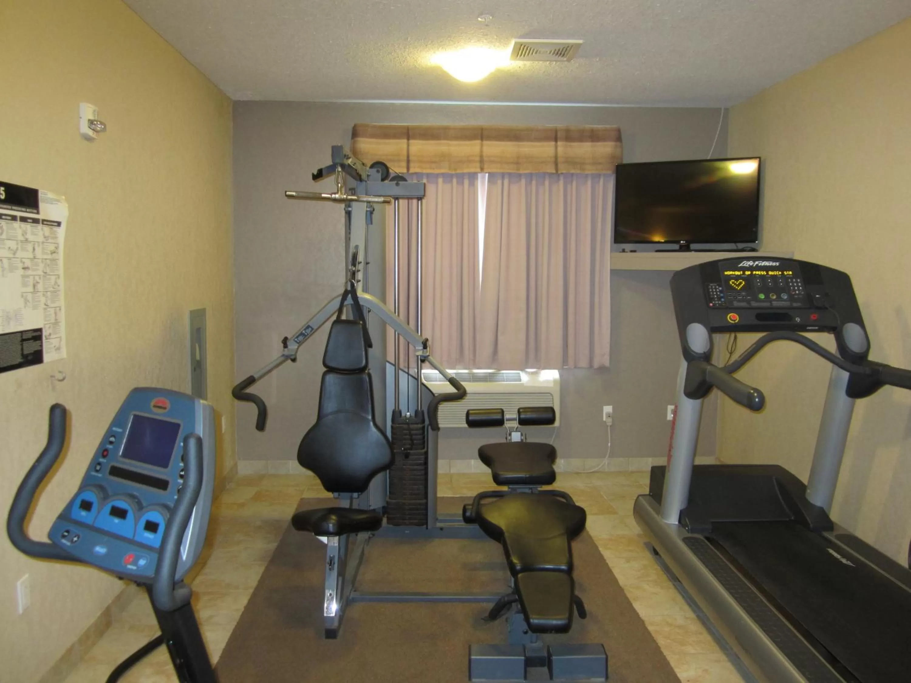 Fitness centre/facilities in Lakeview Inns & Suites - Fort Nelson