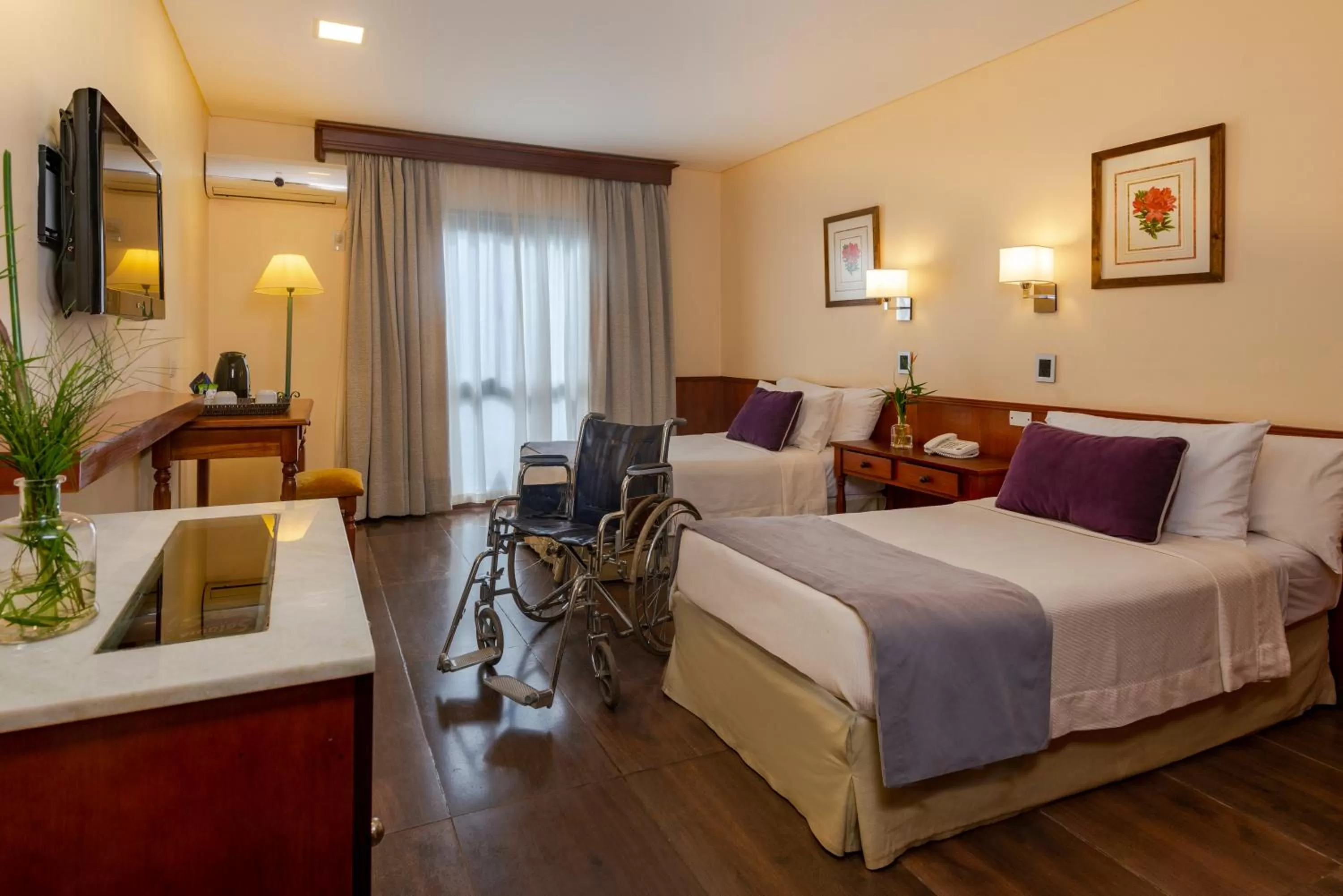 Photo of the whole room, Bed in Hotel Saint George