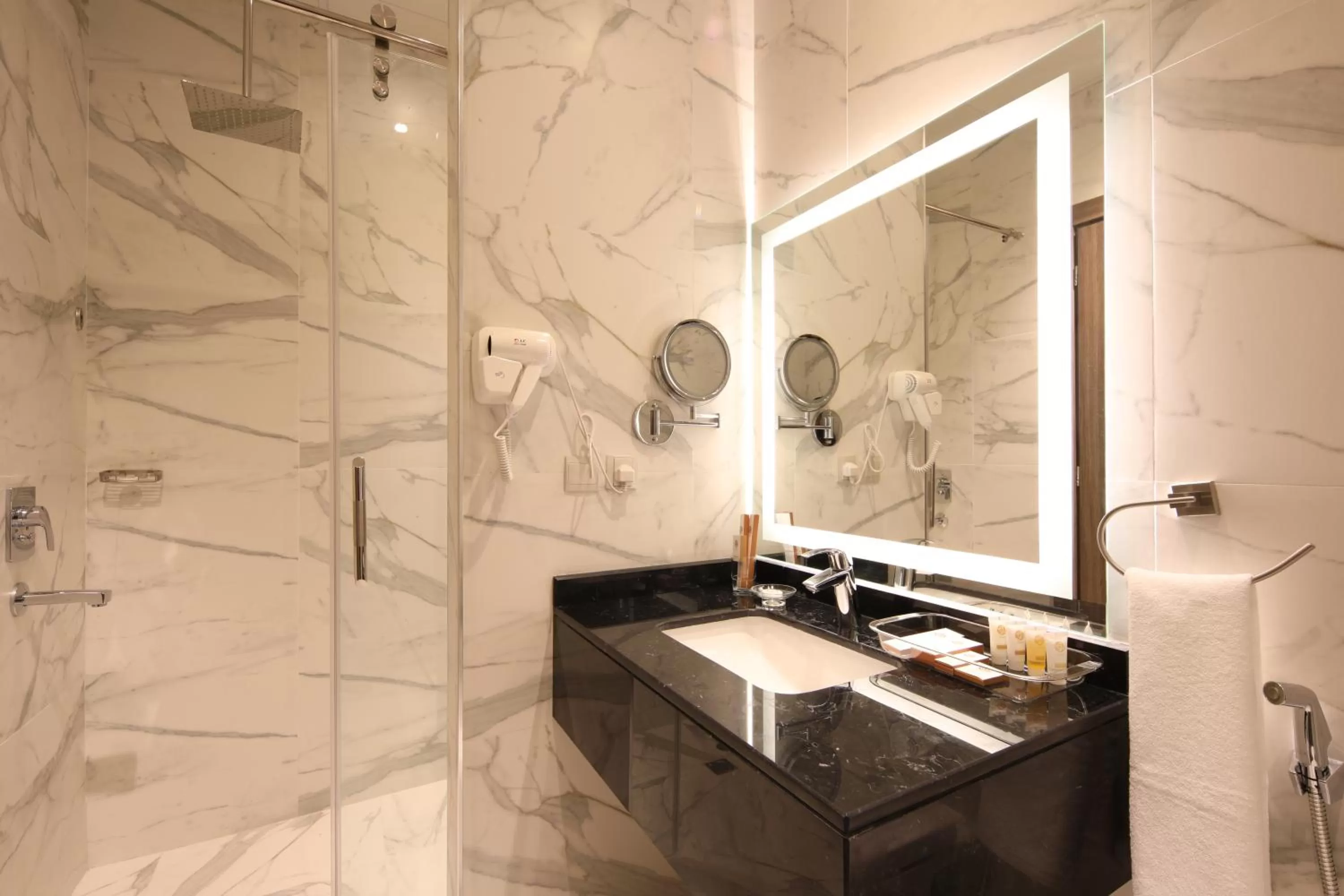 Superior Twin Room with City View in Gladiolus Hotel