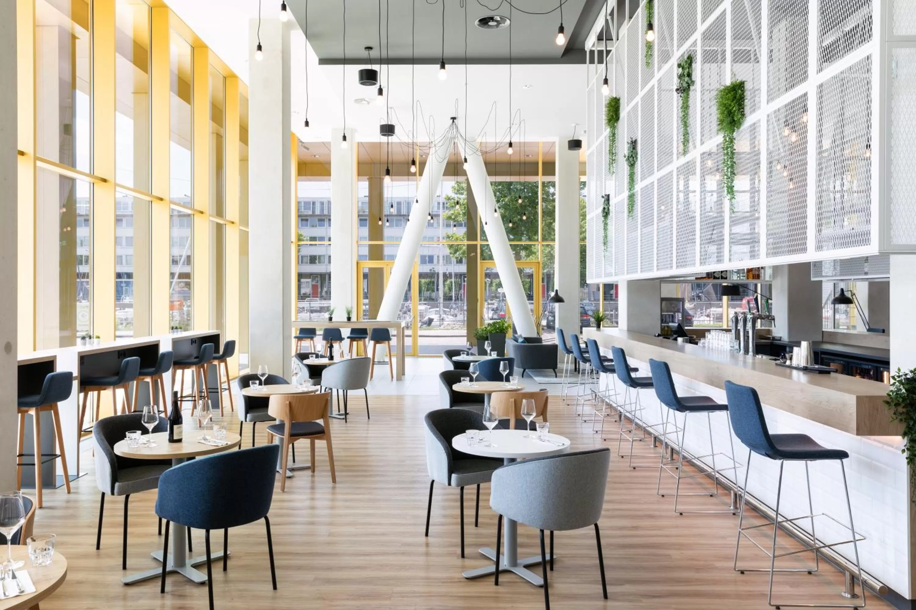 Restaurant/places to eat in Holiday Inn Express Amsterdam - North Riverside by IHG