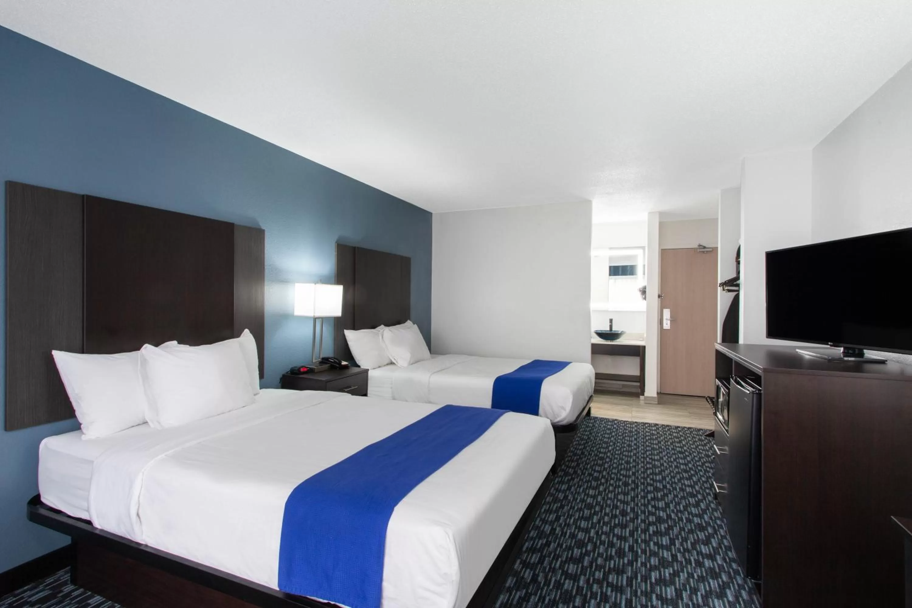 Photo of the whole room in University Inn & Suites