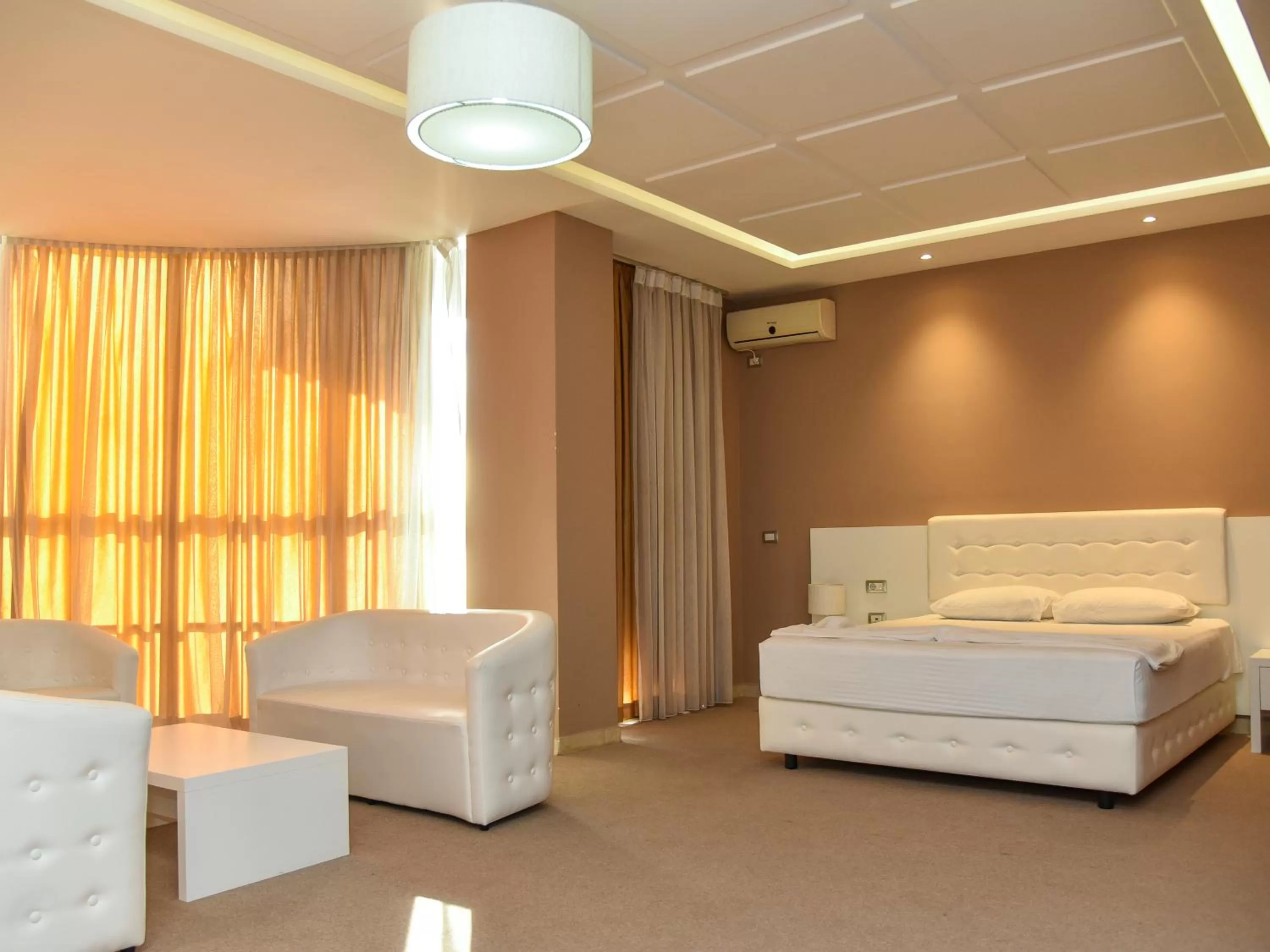 Bedroom, Bed in Hotel Continental