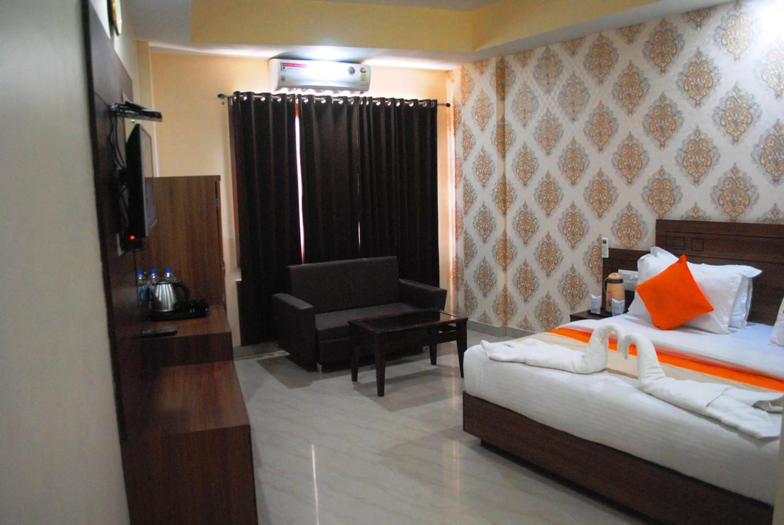 Photo of the whole room, Bed in Hotel The Vaishno Devi Hills