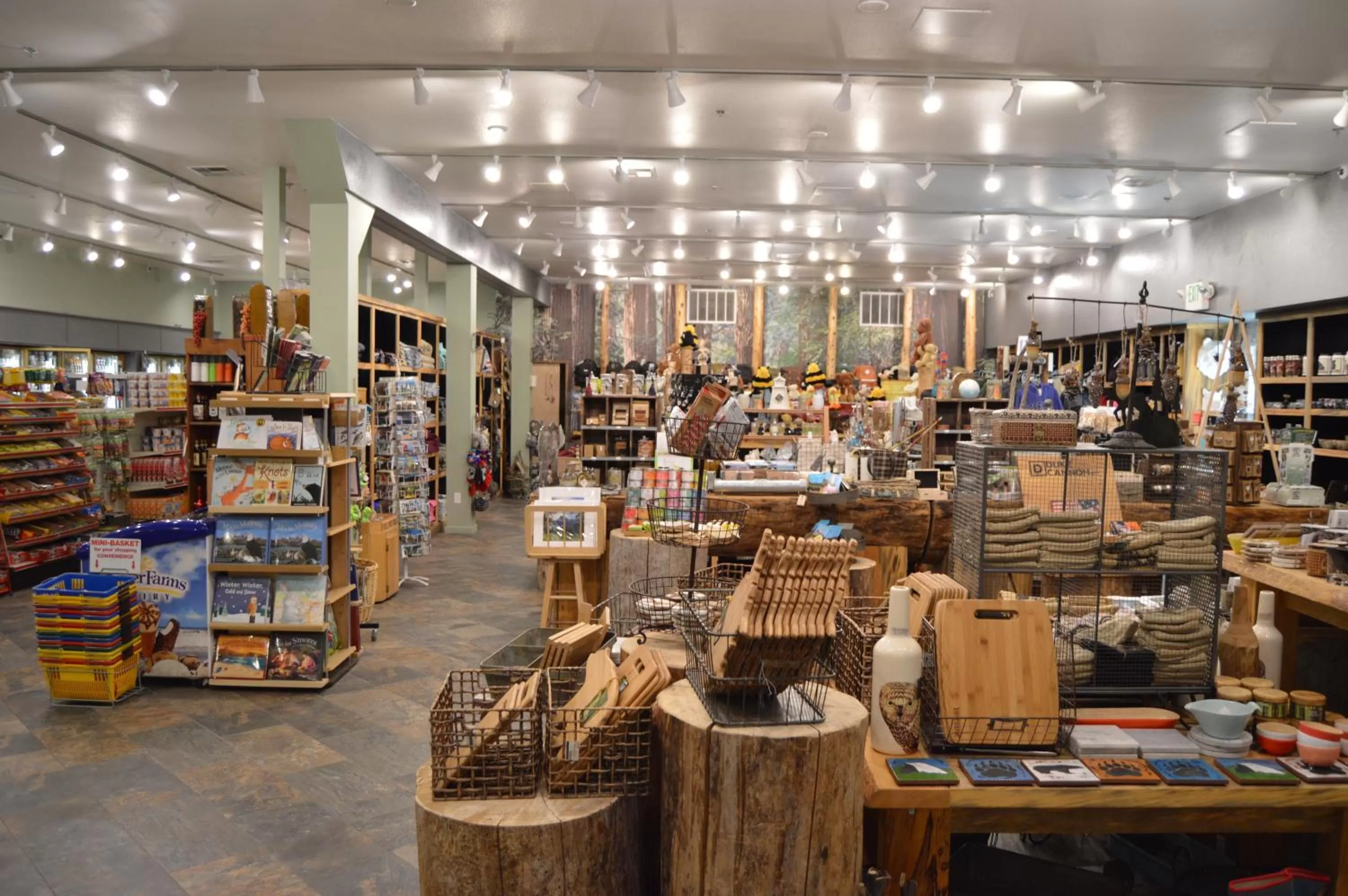 On-site shops in Yosemite View Lodge