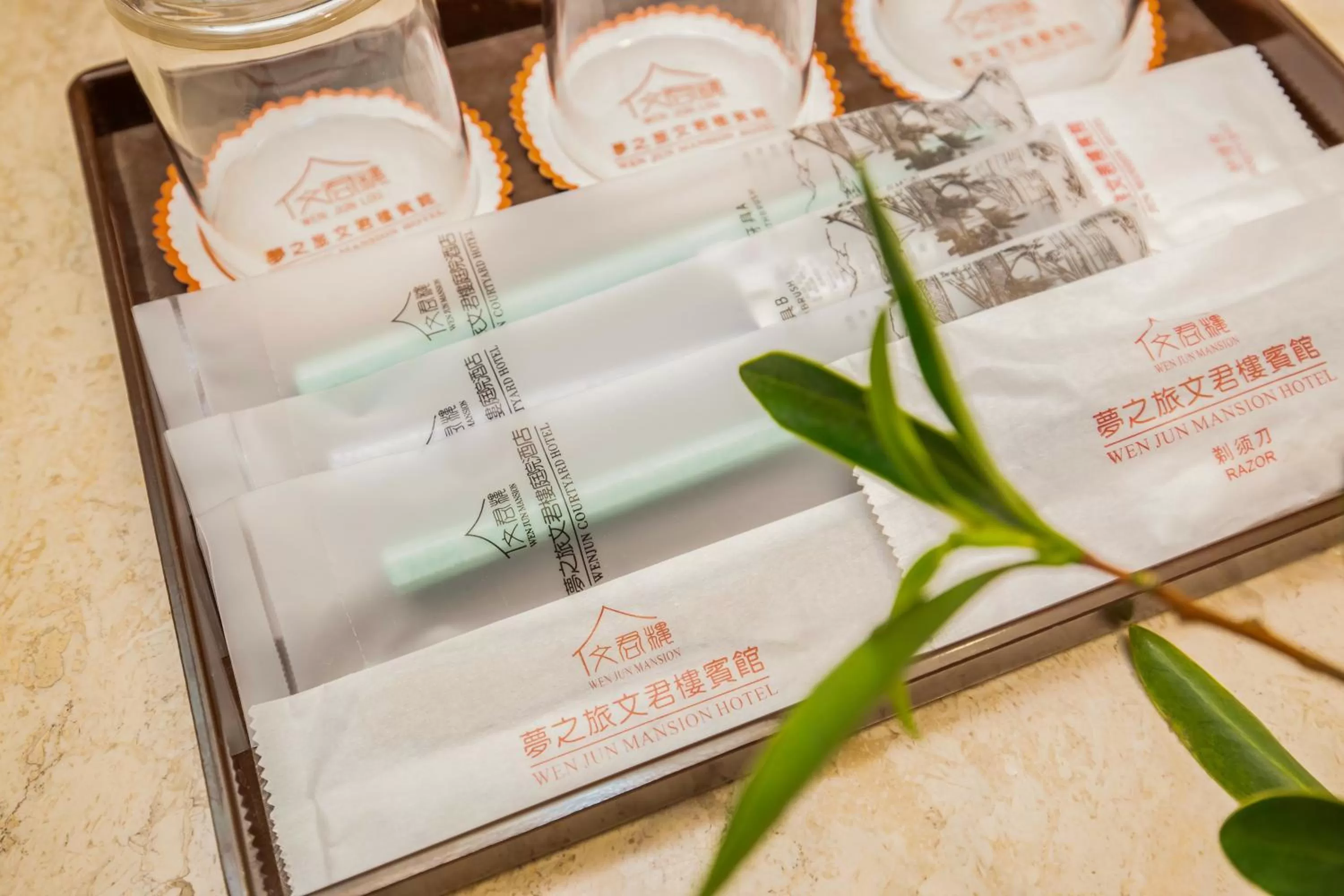 Toilet in Wenjun Courtyard Hotel---3mins walk from Tonghuimen metro station ,next to People`s Park, fluent English service ,travel agency