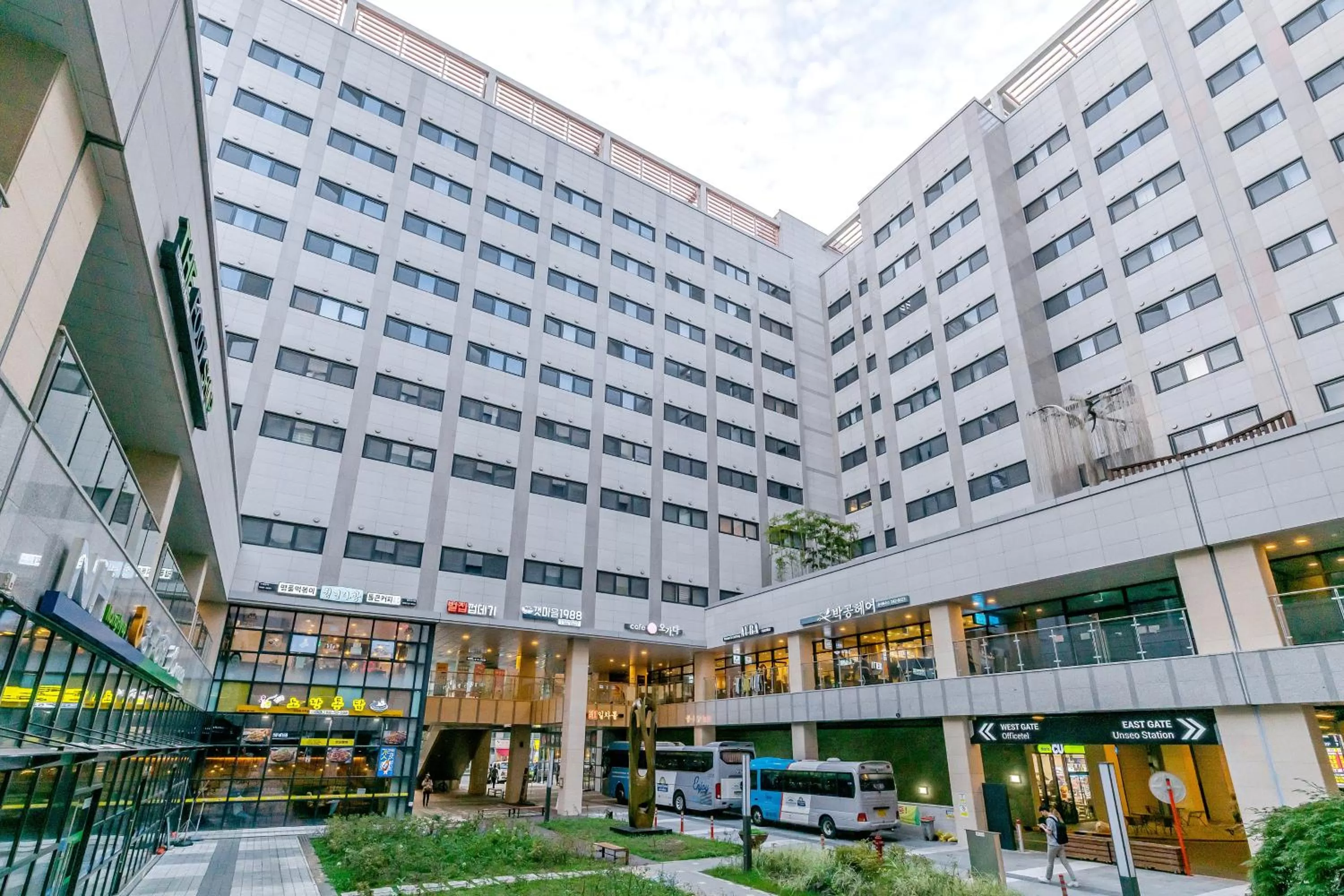 Property building in Days Hotel & Suites by Wyndham Incheon Airport