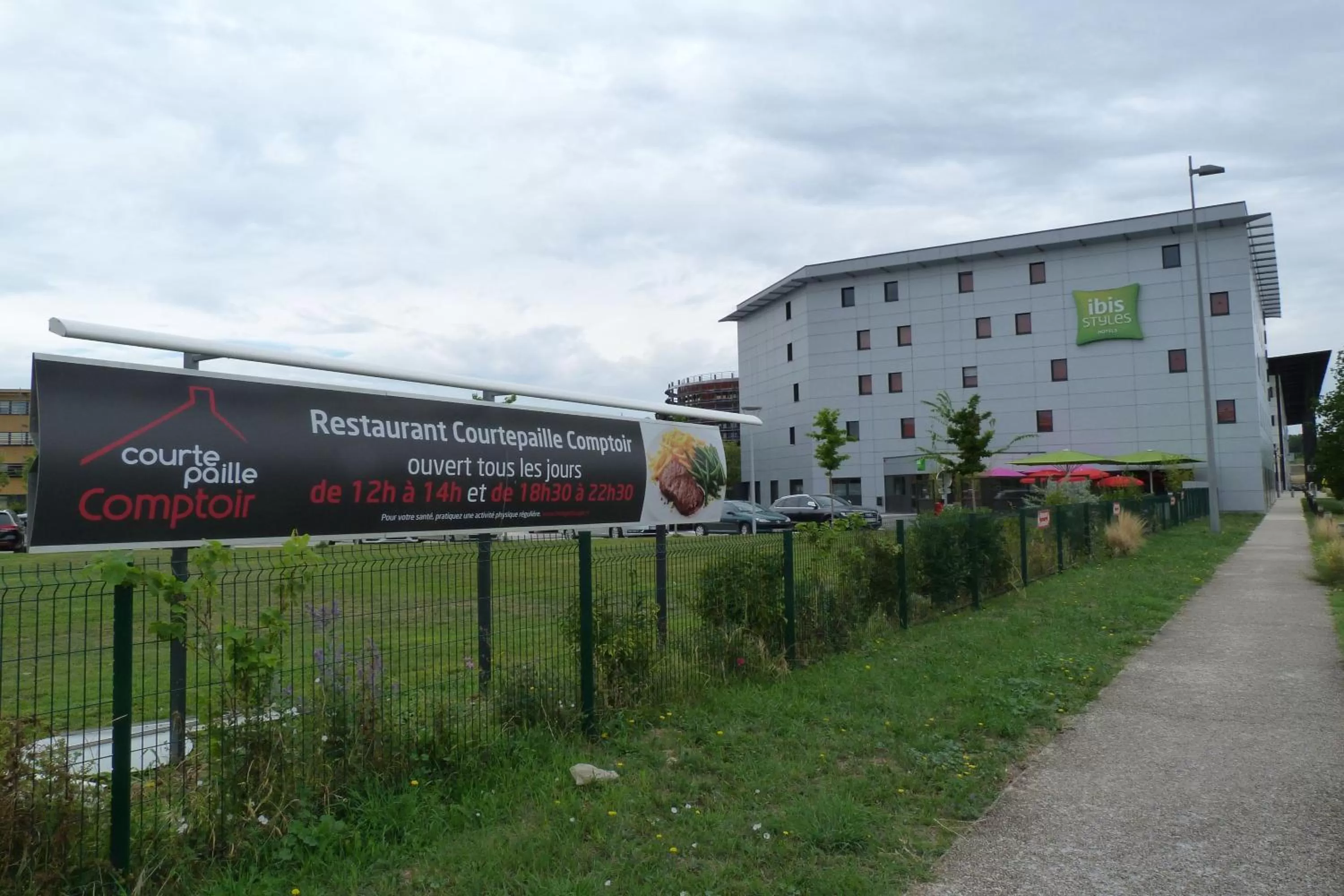 Property building in ibis Styles Romans-Valence Gare TGV