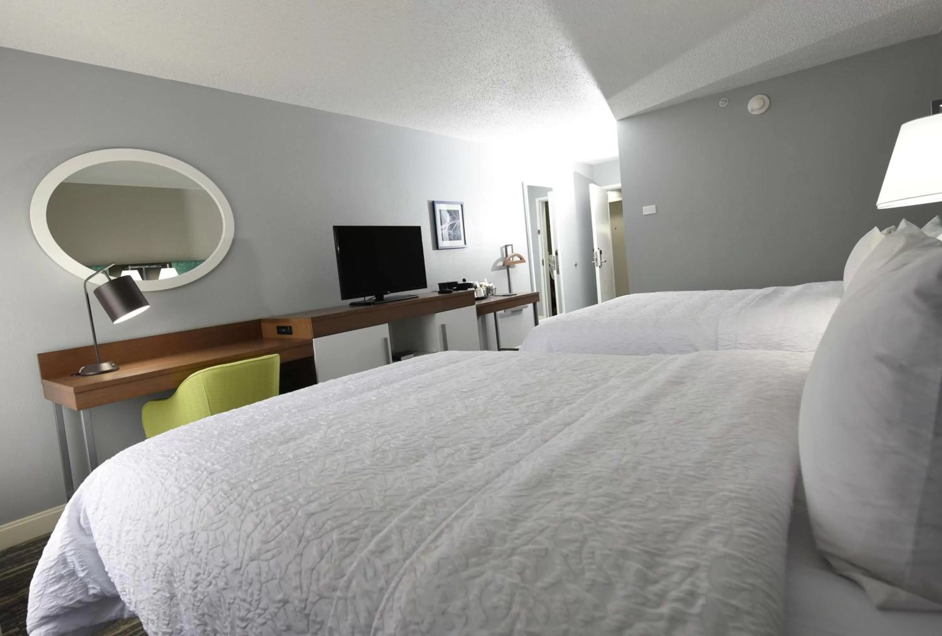 Bedroom, Bed in Hampton Inn Youngstown-North