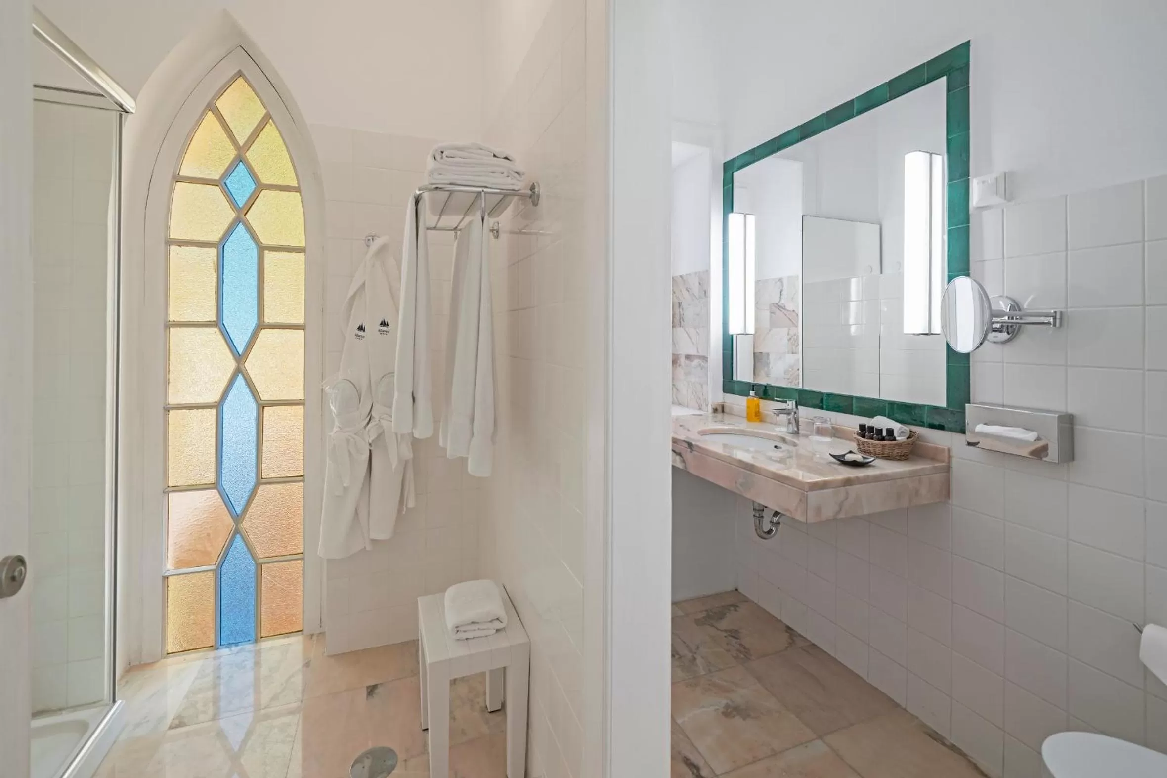 Shower in Albatroz Beach & Yacht Club