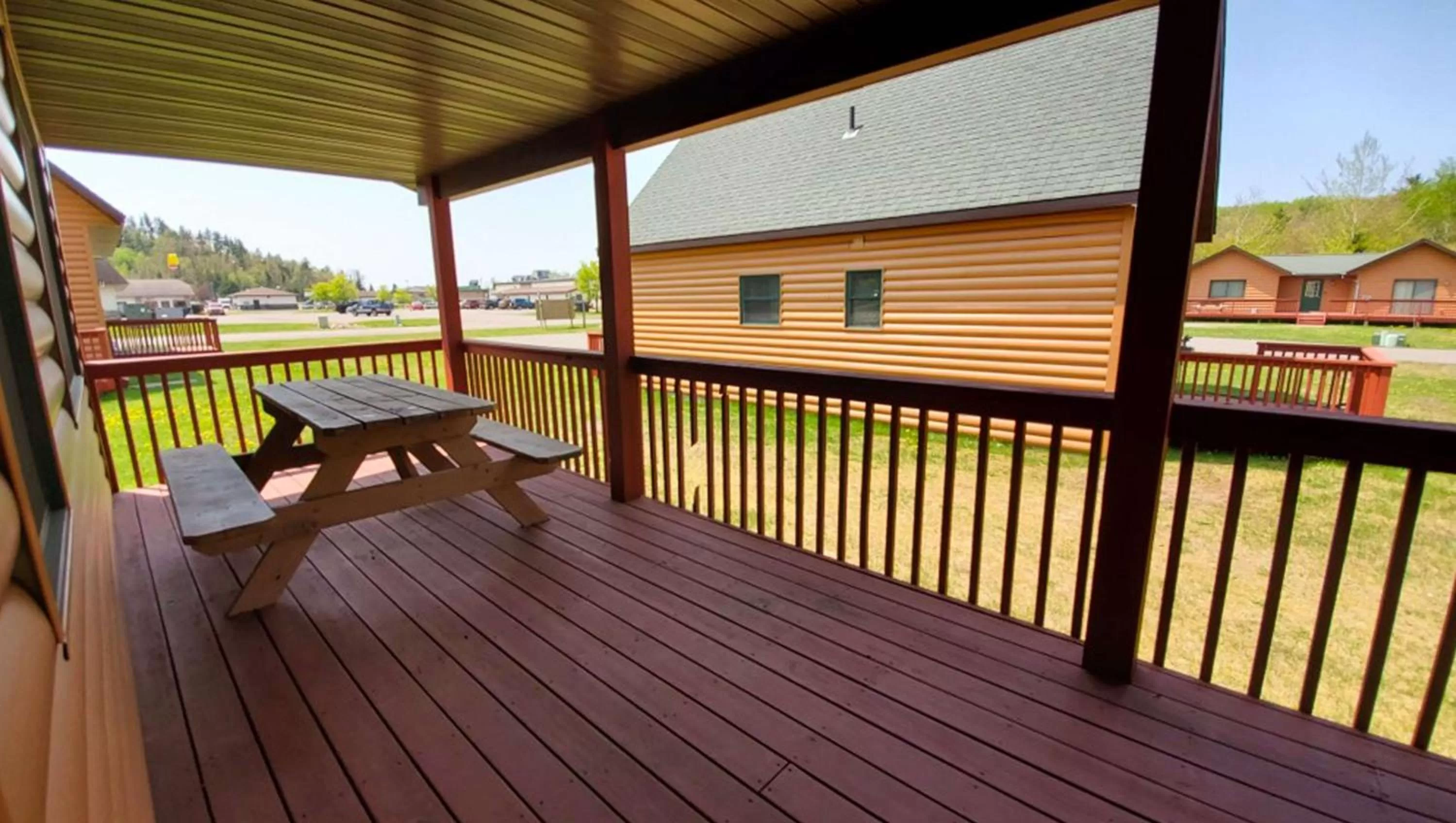 Photo of the whole room in Jasper Ridge Inn Ishpeming