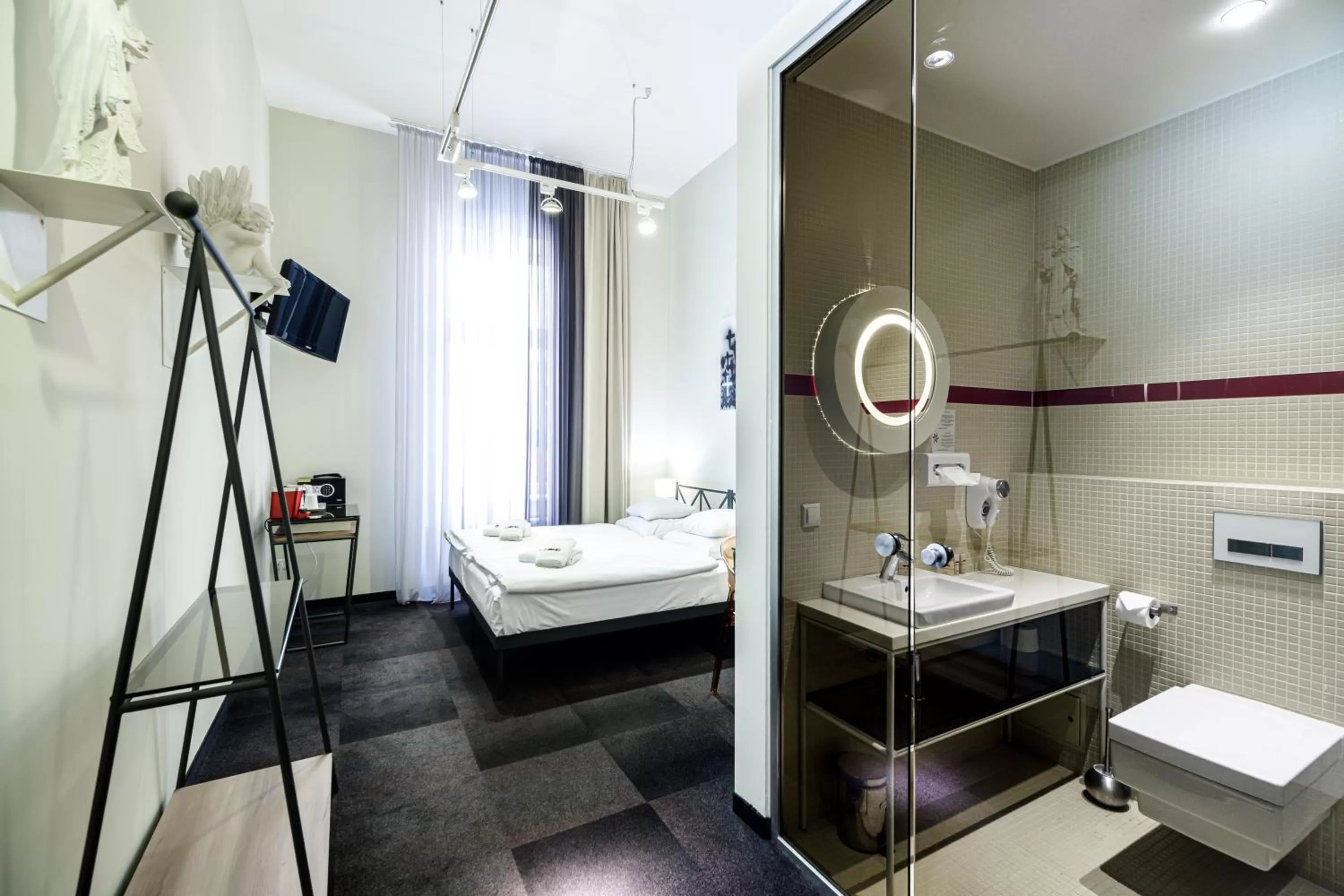 Bathroom, Bed in Home Aparthotel