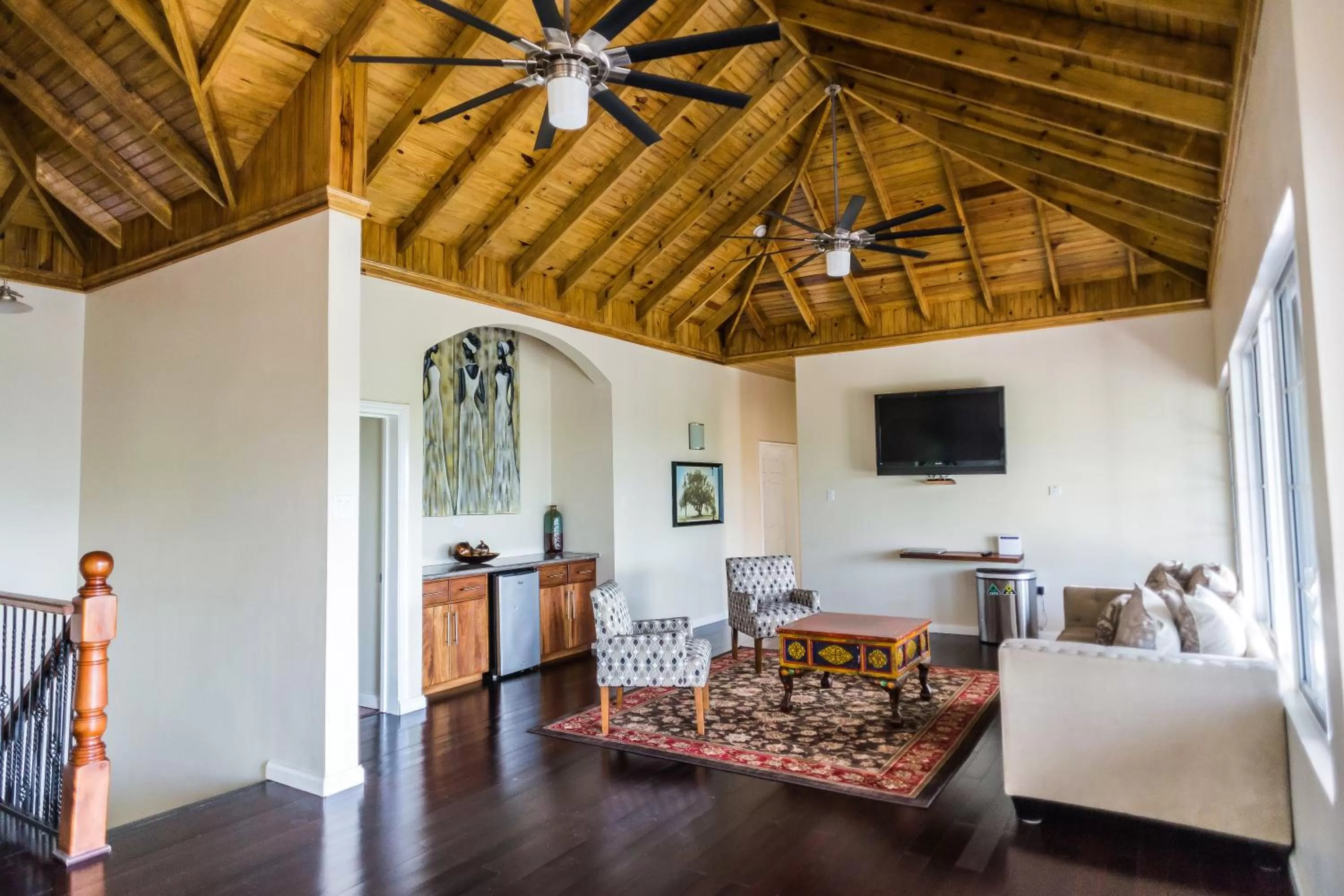 Communal lounge/ TV room in Blue Paloma Bed & Breakfast