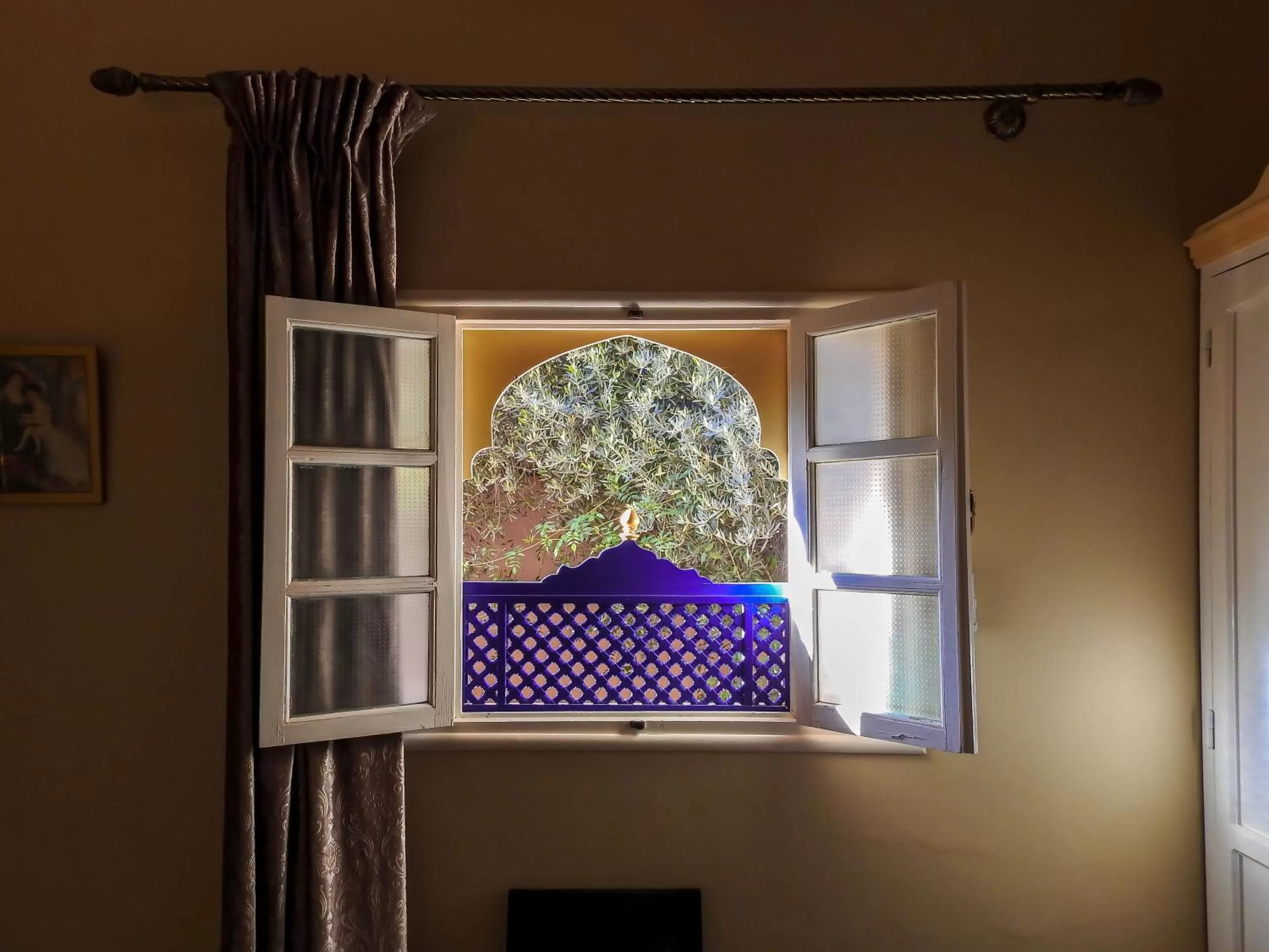 Garden view in Le Bleu House