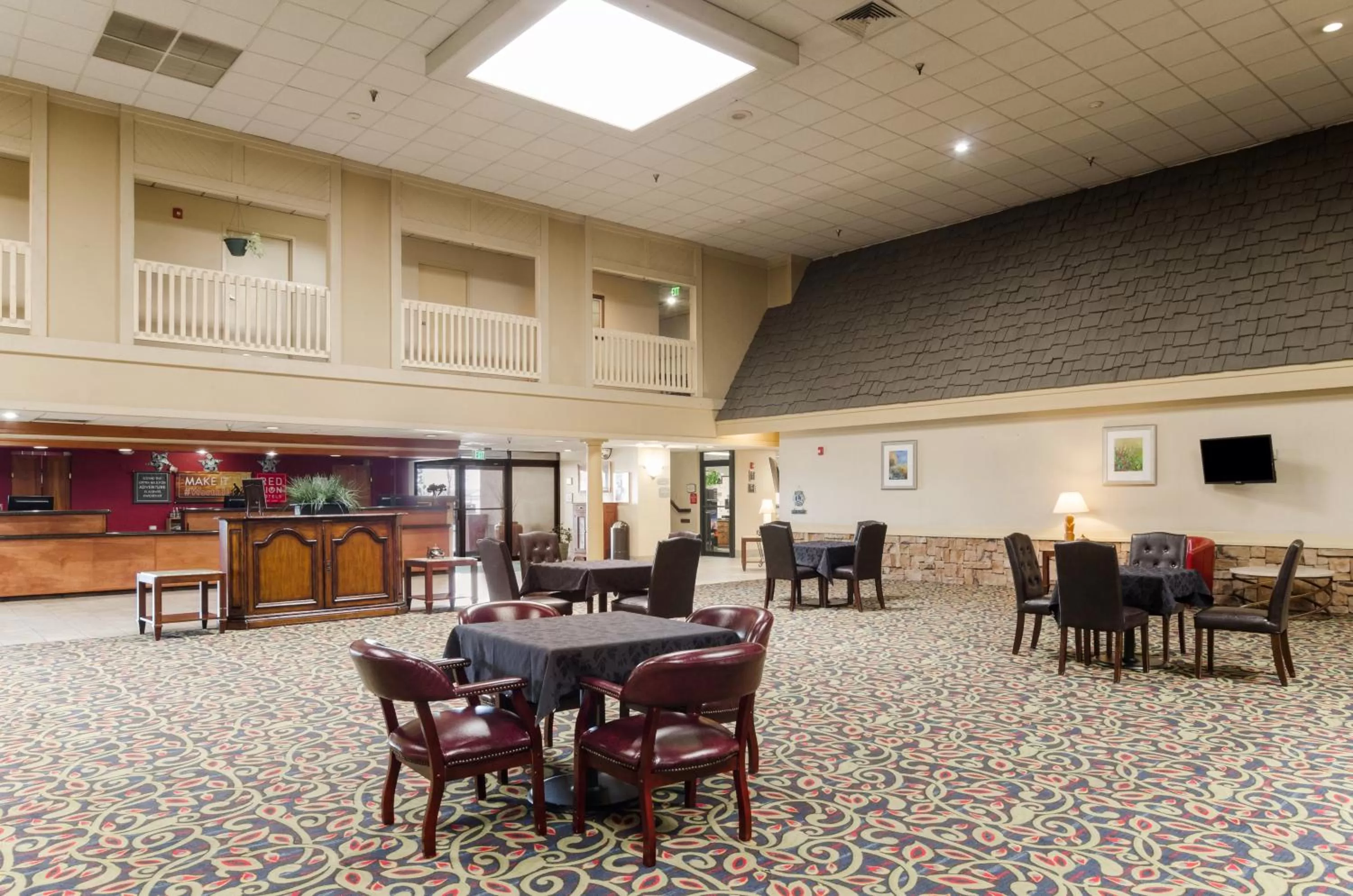 Communal lounge/ TV room in Red Lion Hotel Cheyenne