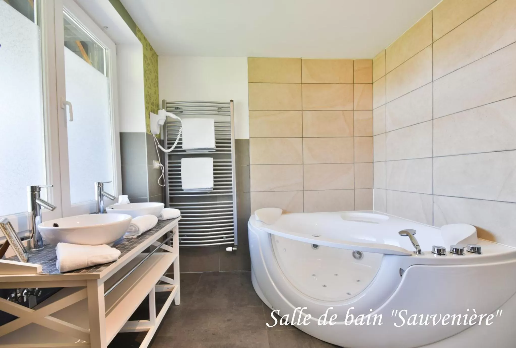 Bathroom in Hôtel l'Ecrin d'Ô