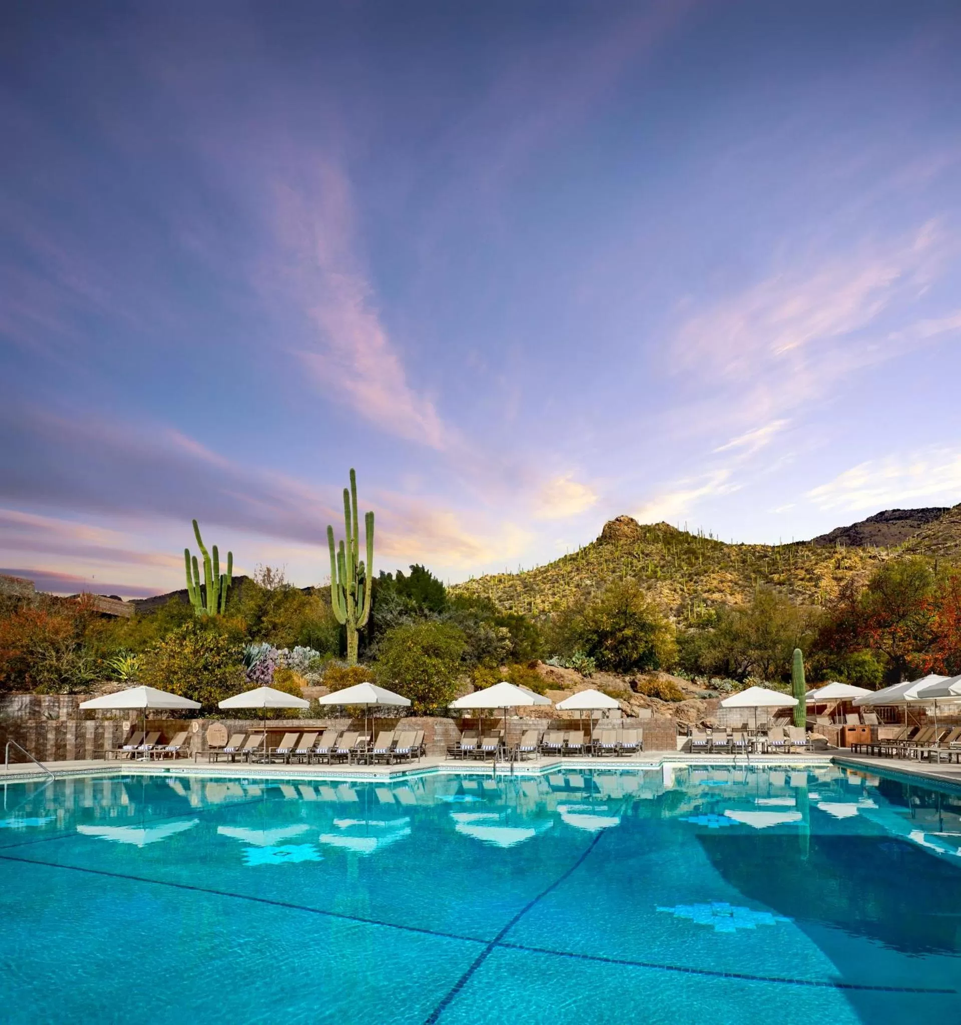Swimming pool in Loews Ventana Canyon Resort