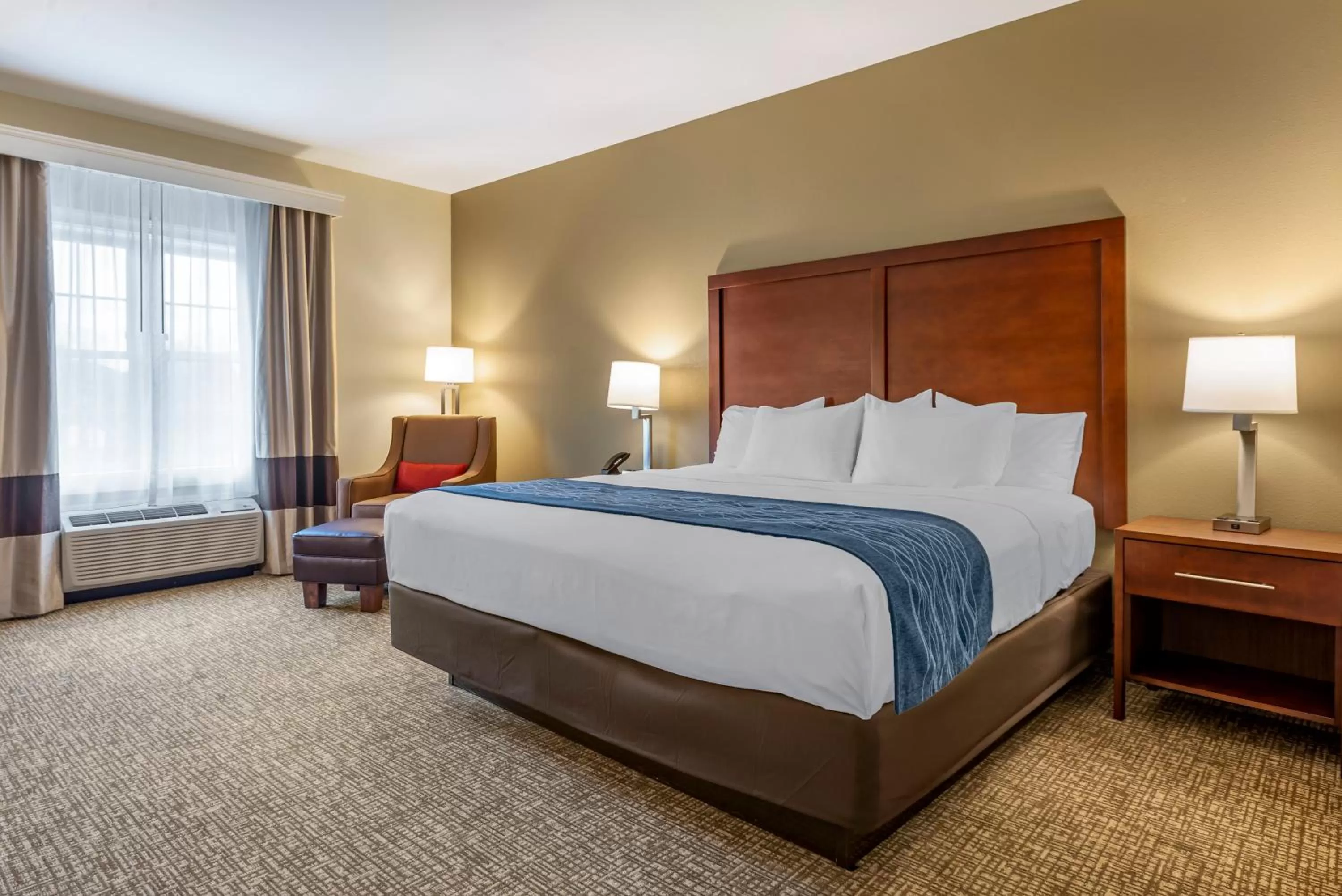 Bed in Comfort Inn Brewster