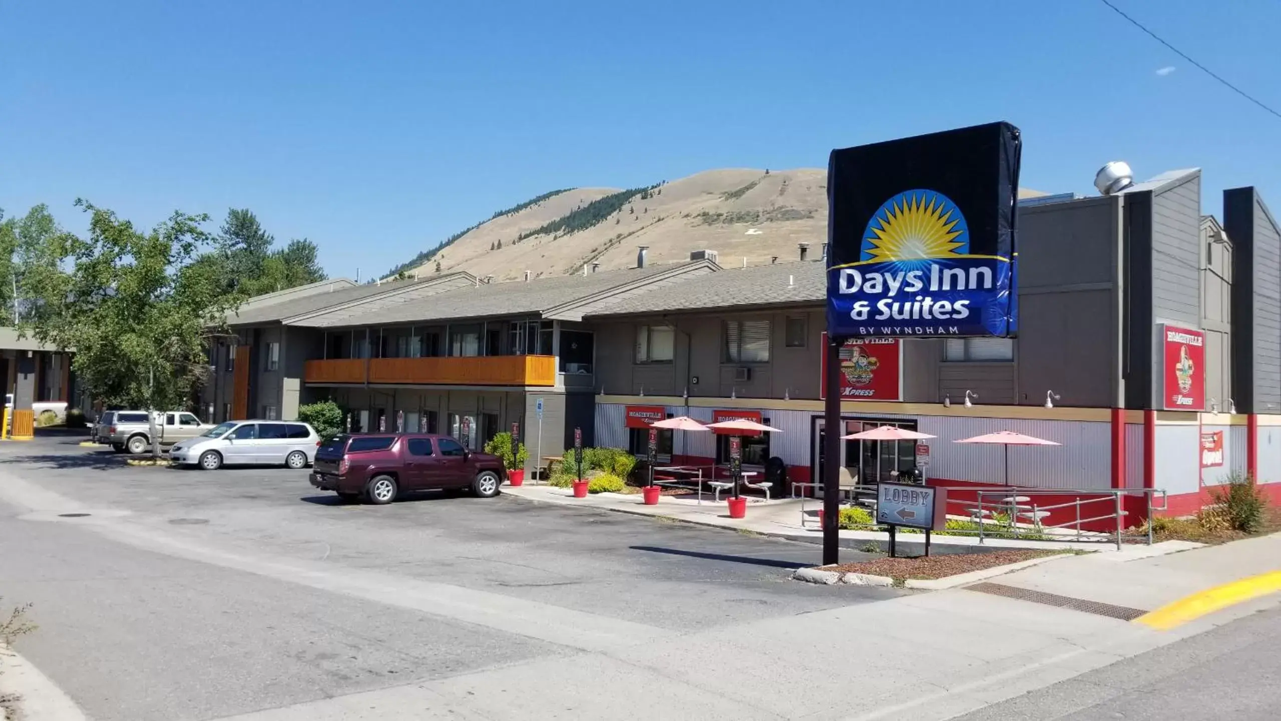 Property Building in Days Inn and Suites by Wyndham Downtown Missoula-University Property Building in Days Inn and Suites by Wyndham Downtown Missoula-University