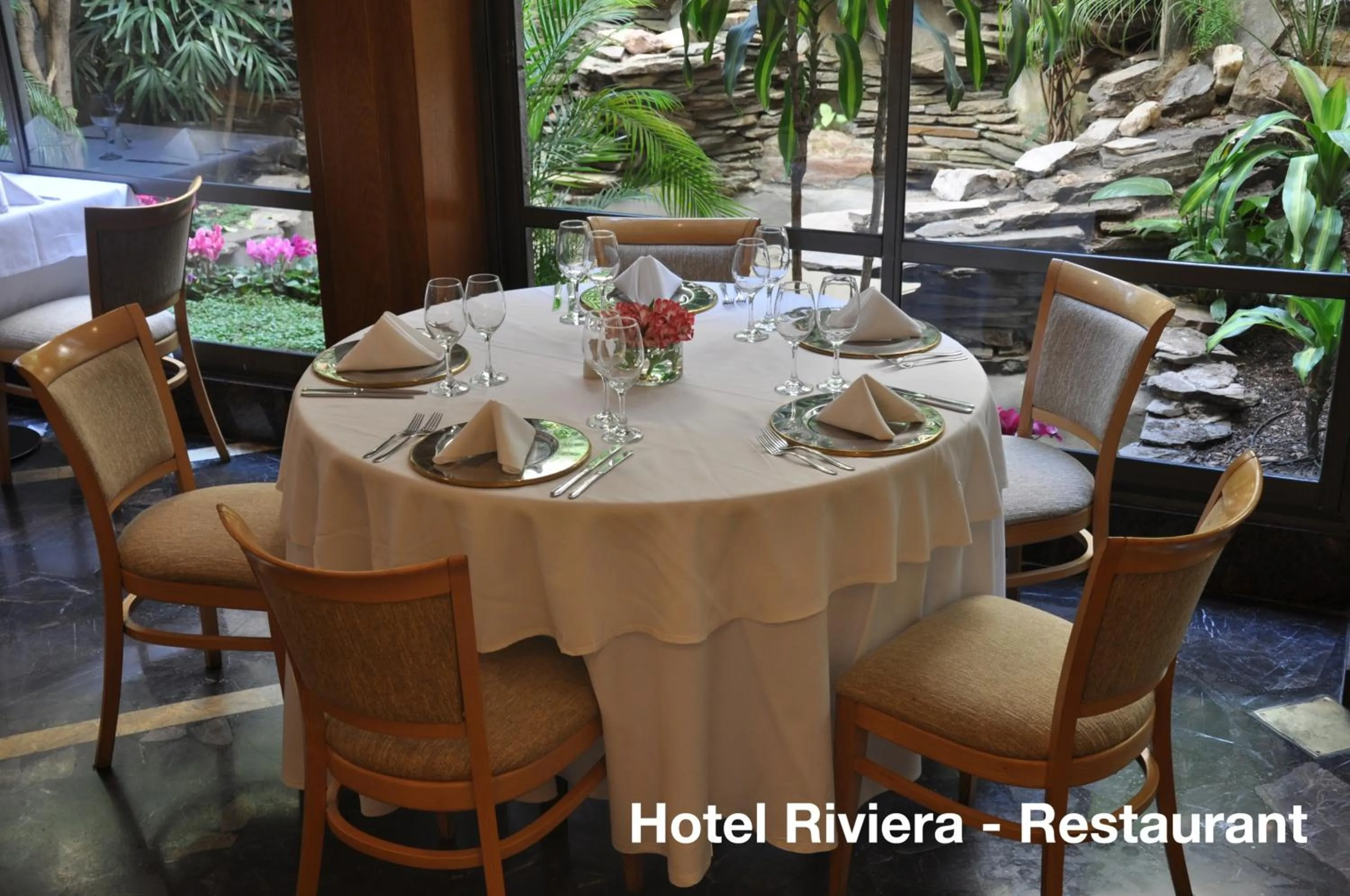 Restaurant/places to eat in Hotel Solans Riviera