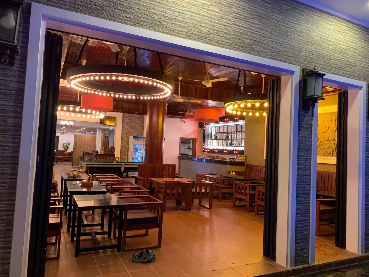 Restaurant/Places to Eat in Long Night Siem Reap Hotel