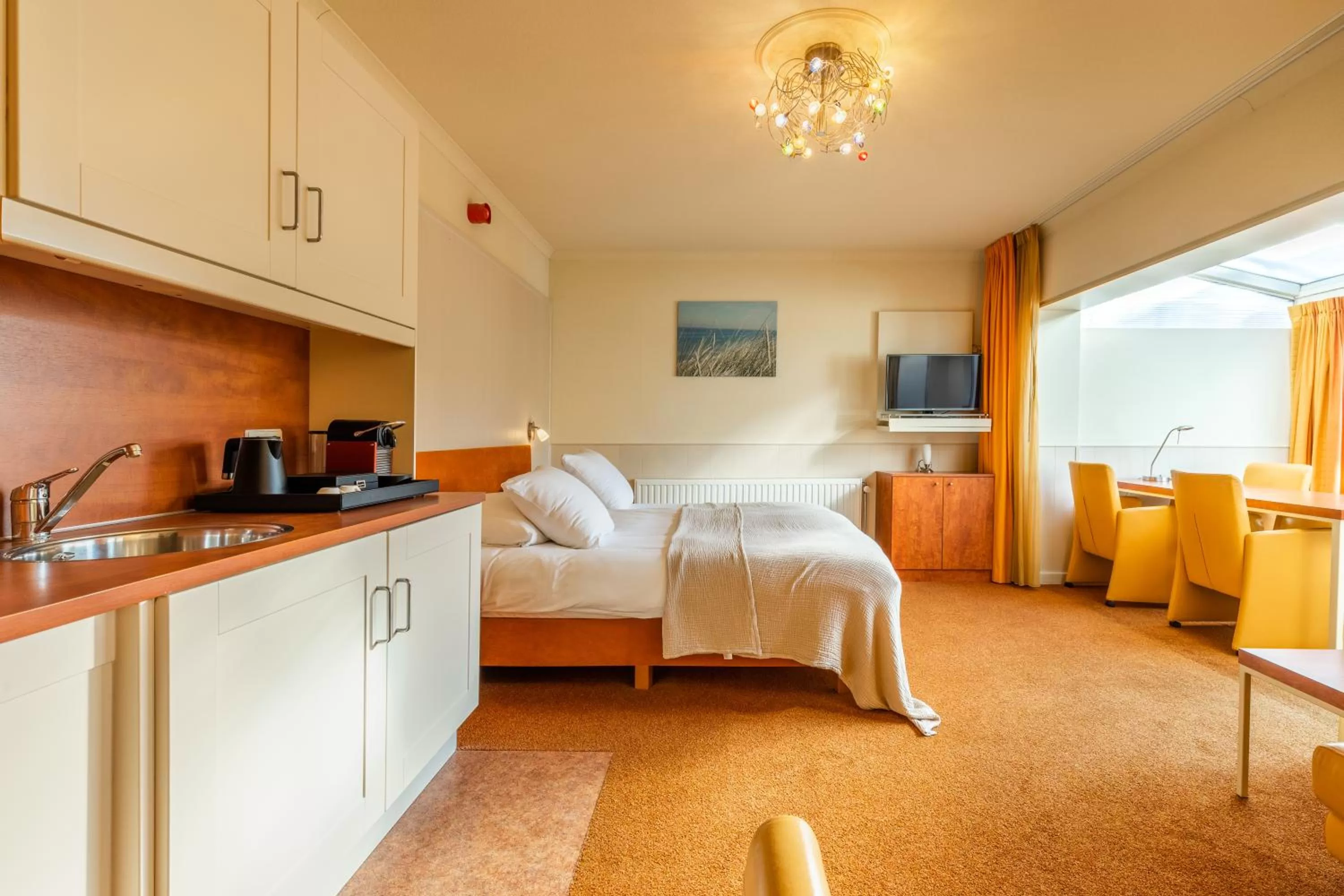 Bedroom, Kitchen/Kitchenette in Hotel ter Duyn