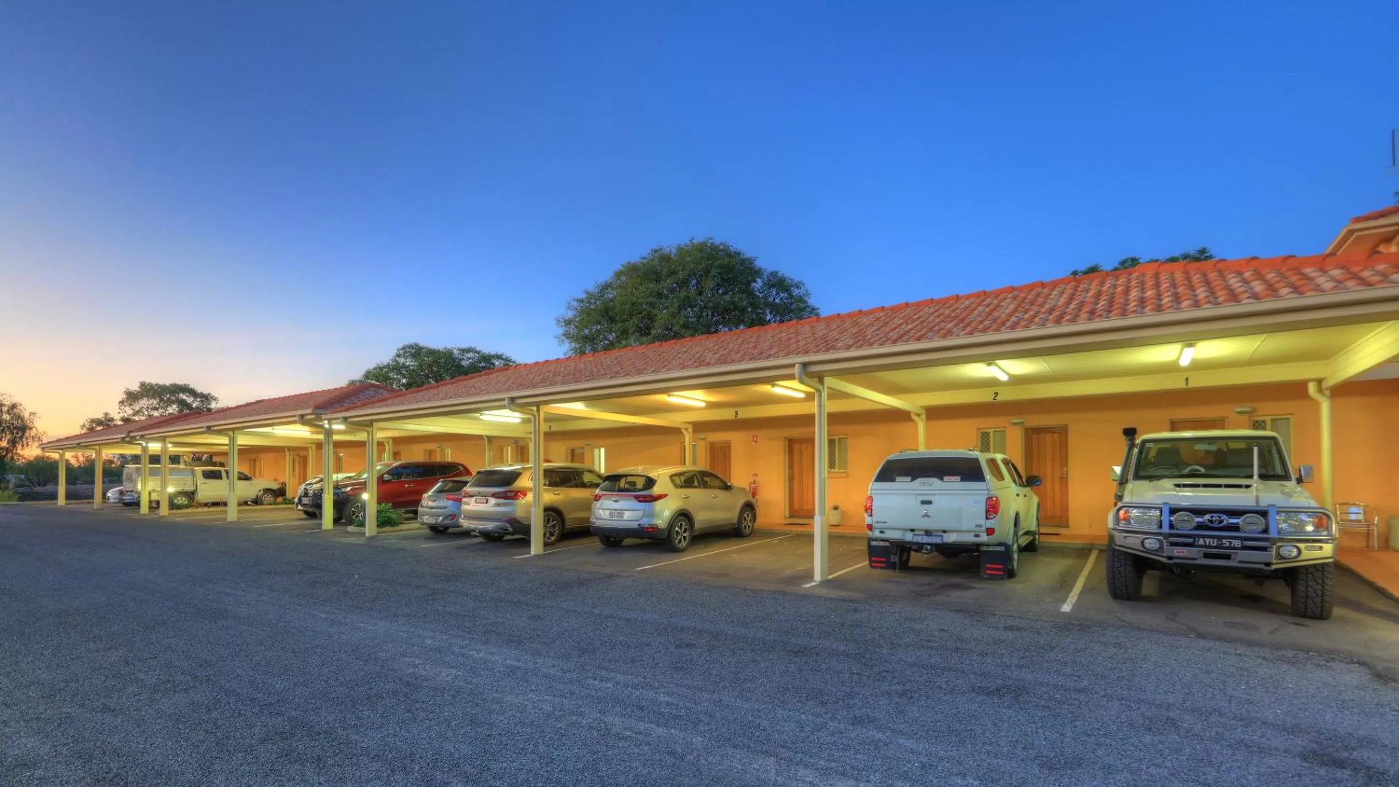 Country Roads Motor Inn