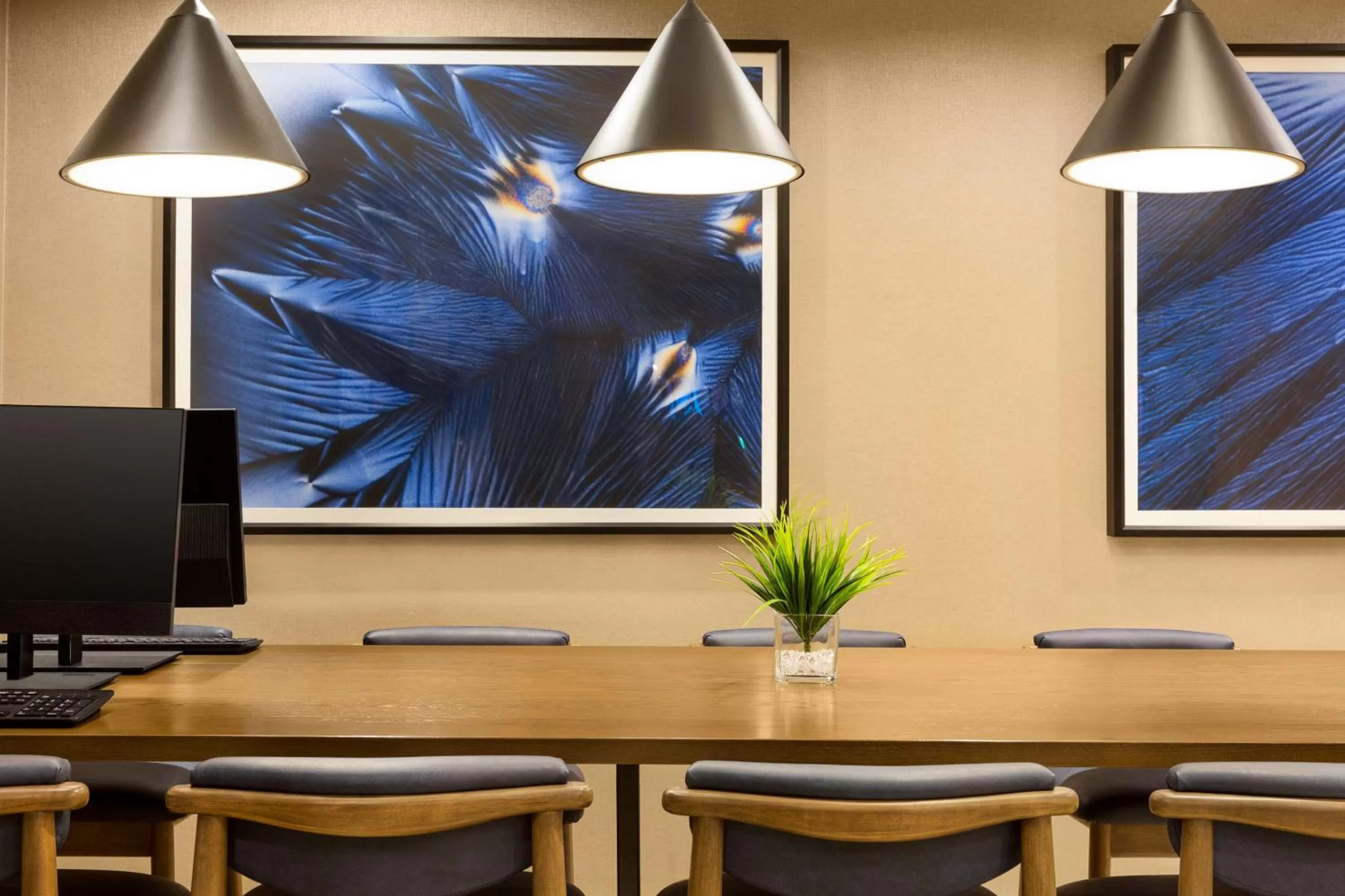 Business facilities in Doubletree By Hilton Pointe Claire Montreal Airport West