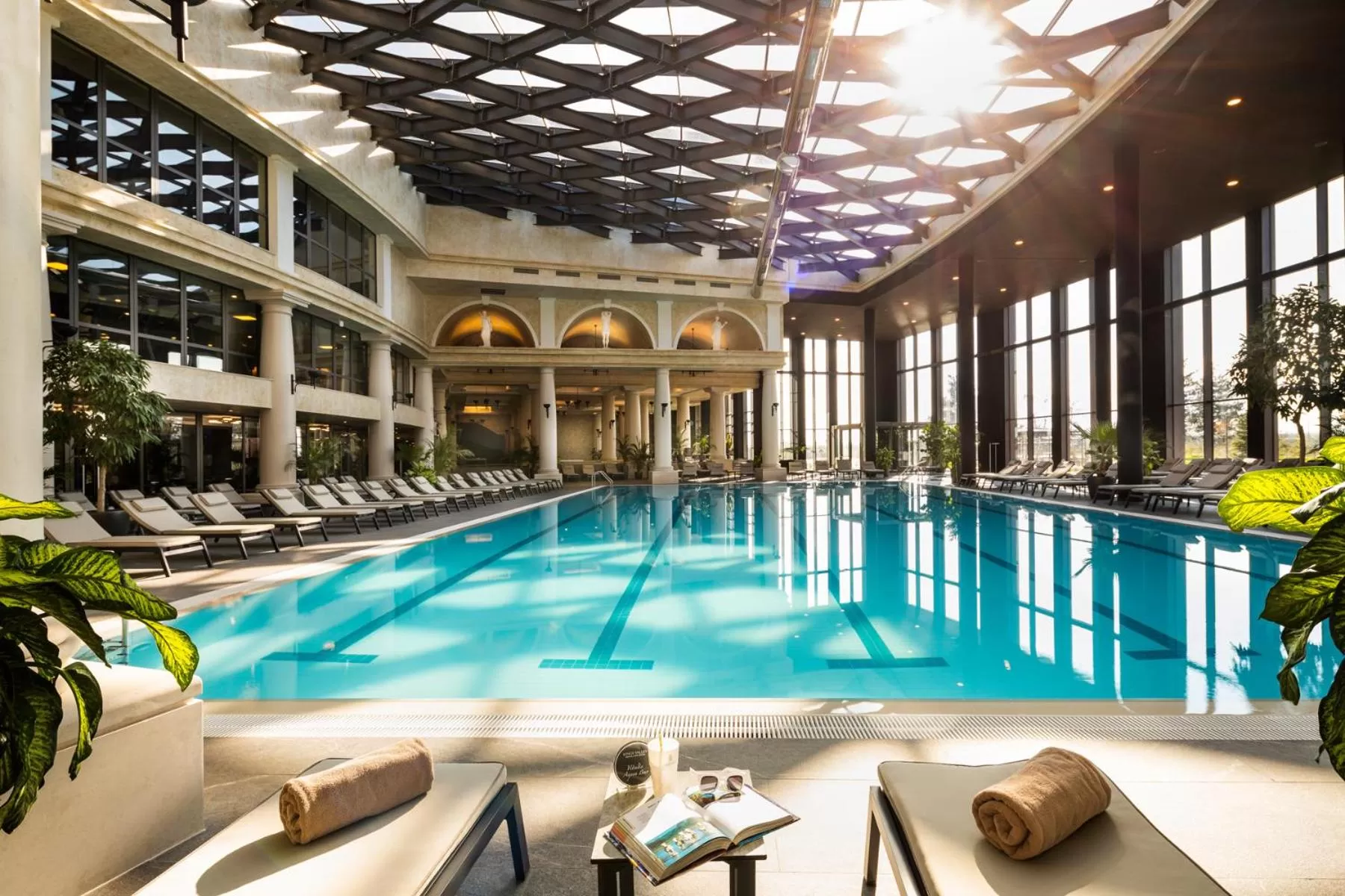 Swimming pool in Kings' Valley Medical & Spa Hotel