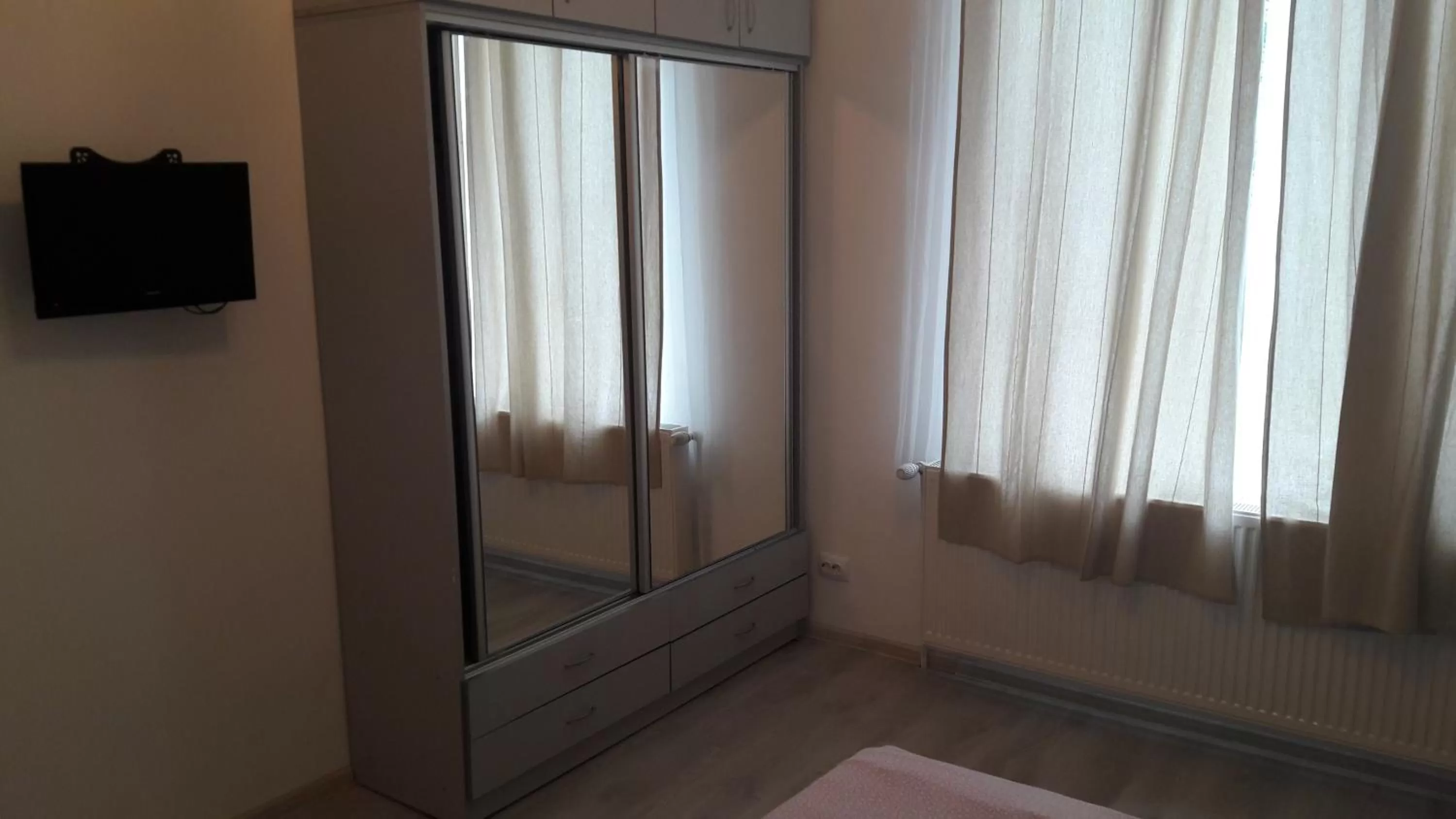 TV/Entertainment Center in The Floor Piata Unirii