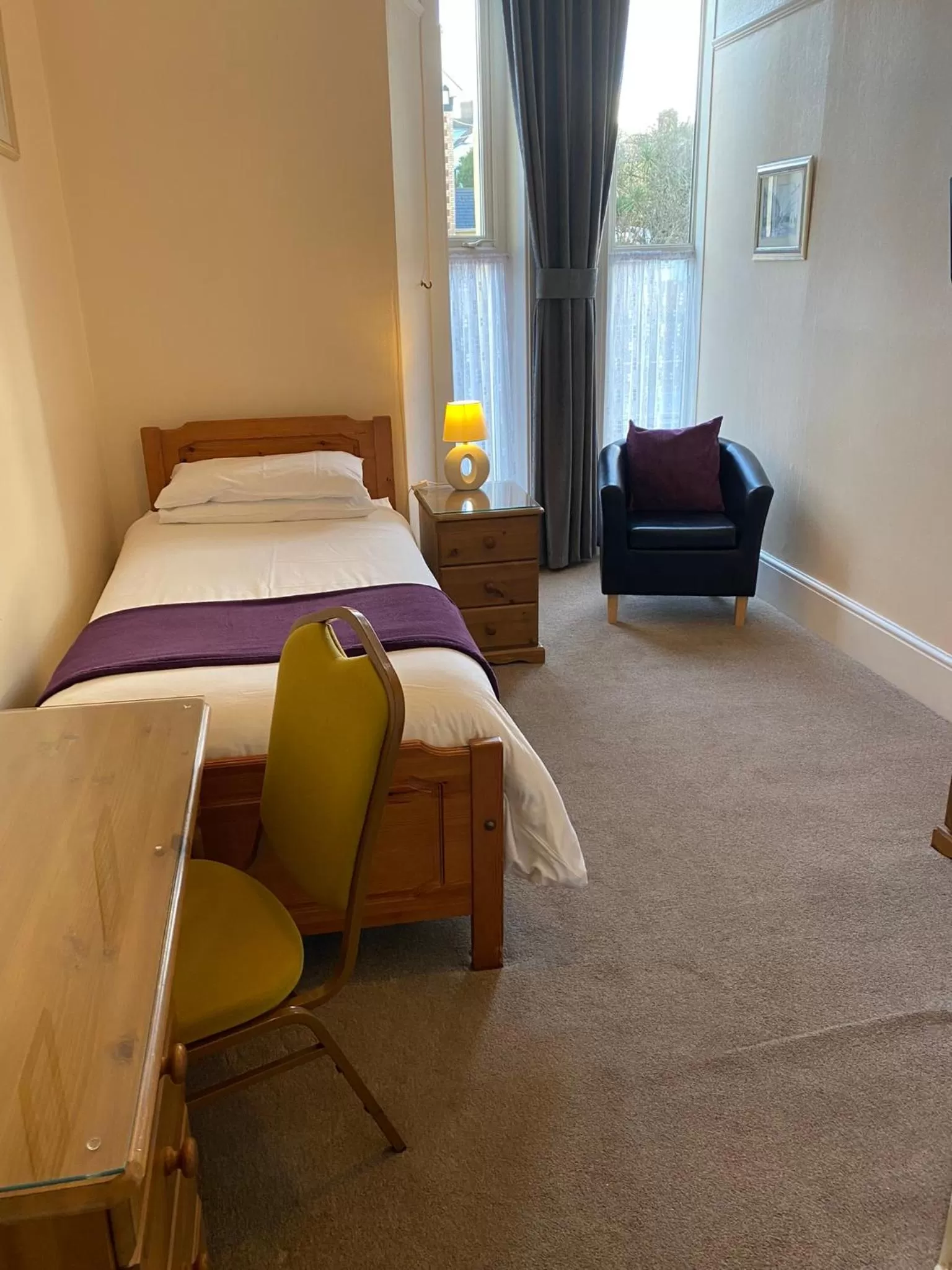 Photo of the whole room, Bed in Paignton Court