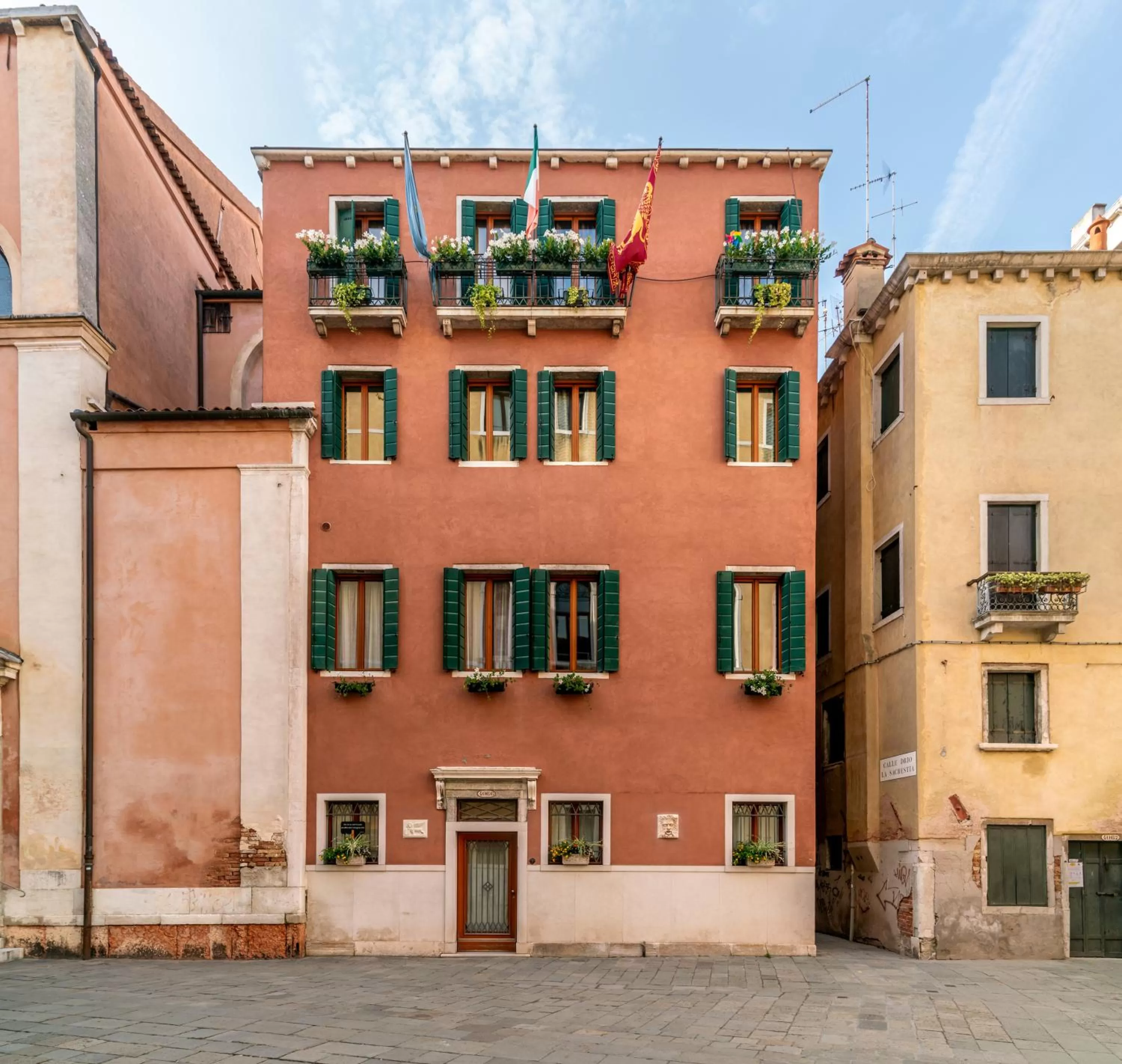 Property building in Palazzo San Luca