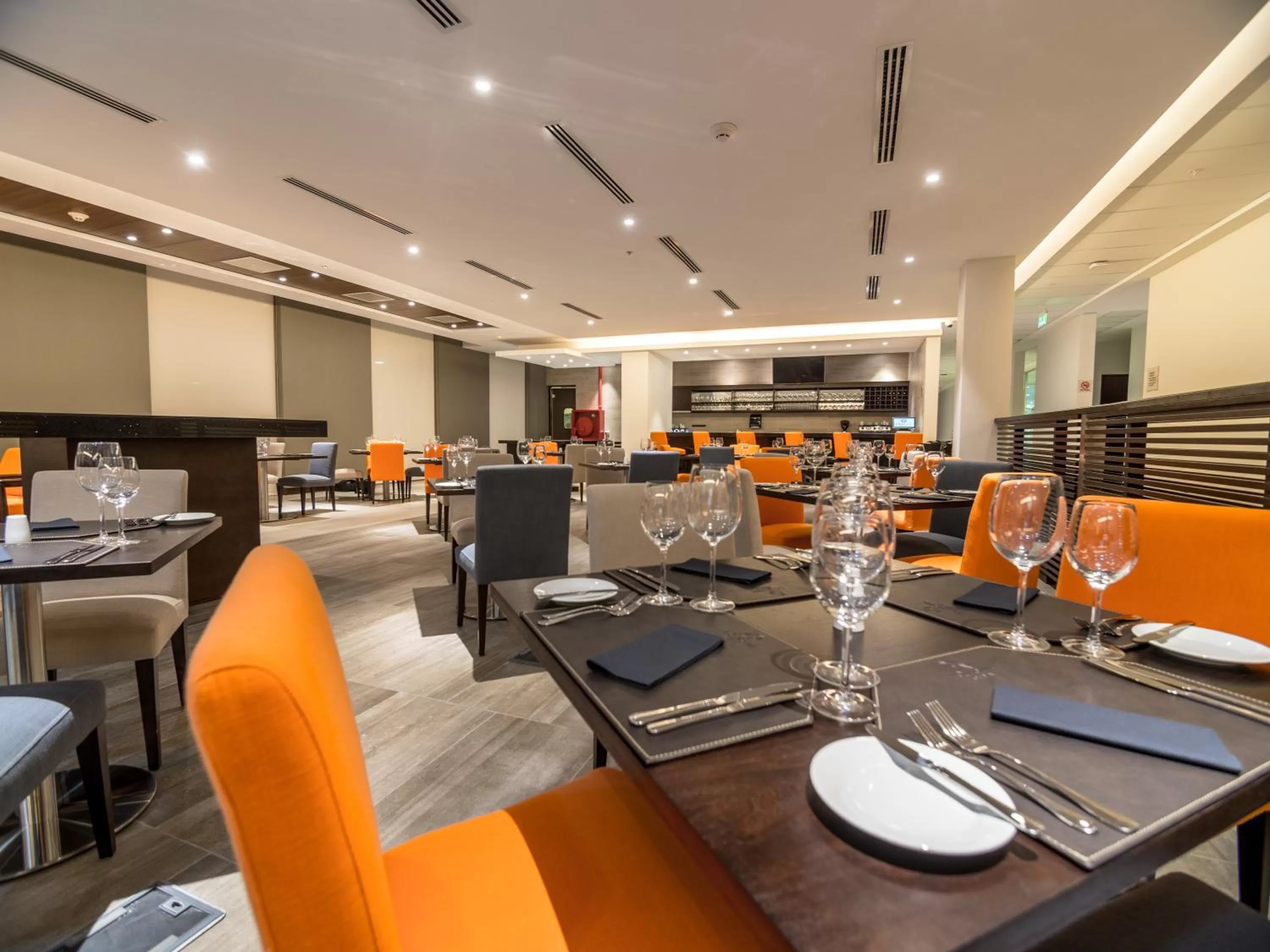 Restaurant/places to eat in Wyndham Santiago Aeropuerto