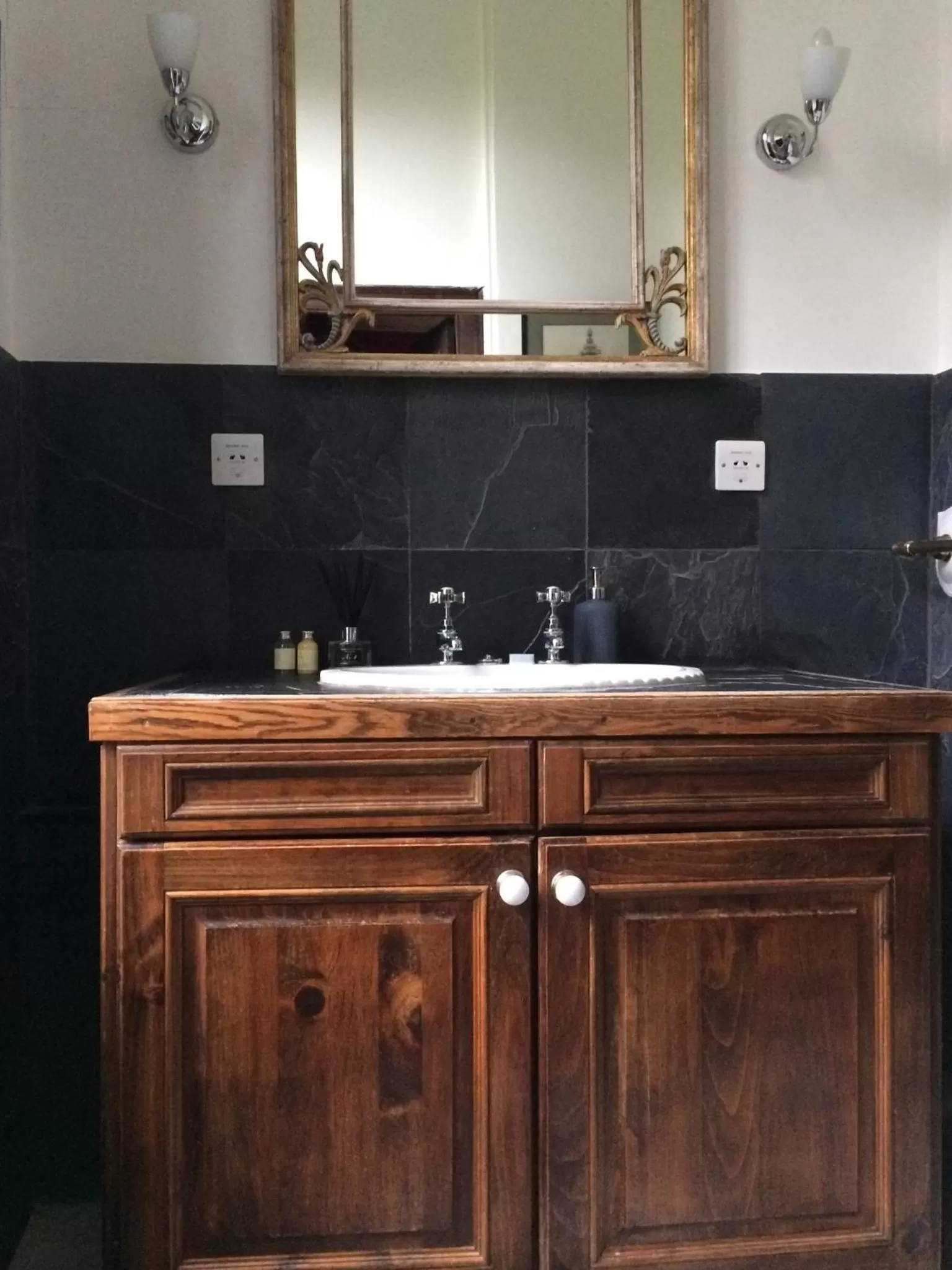 Bathroom in B&B Harlington Manor